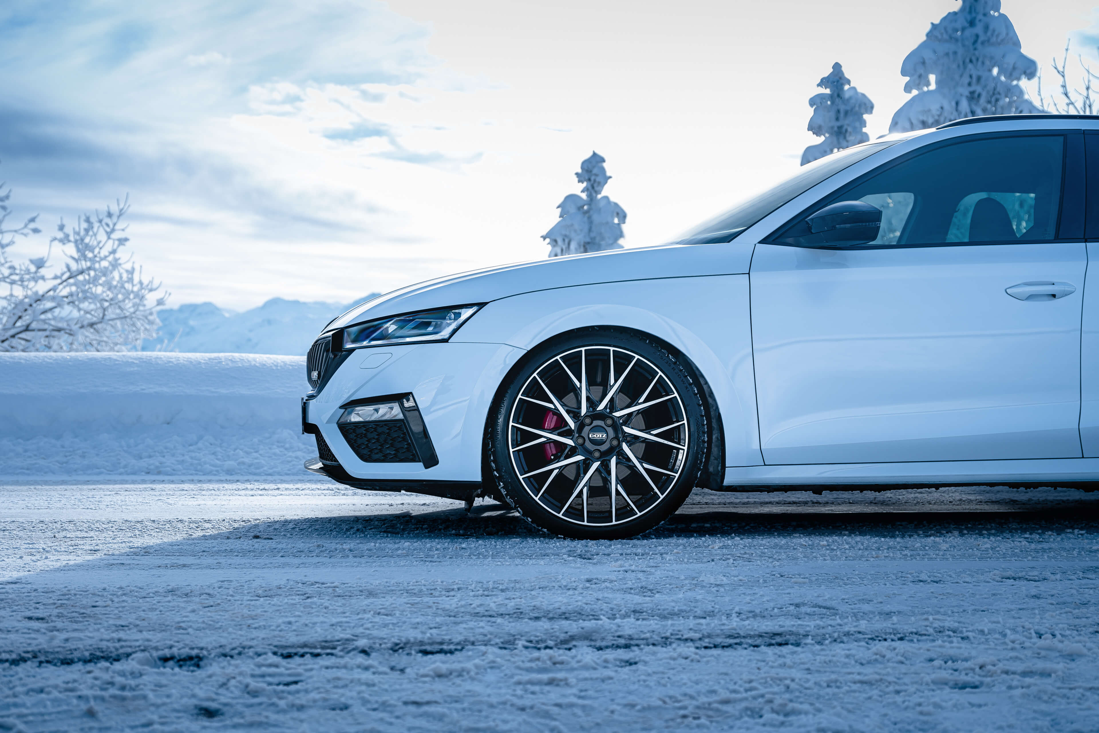 DOTZ Fuji dark Skoda Octavia side