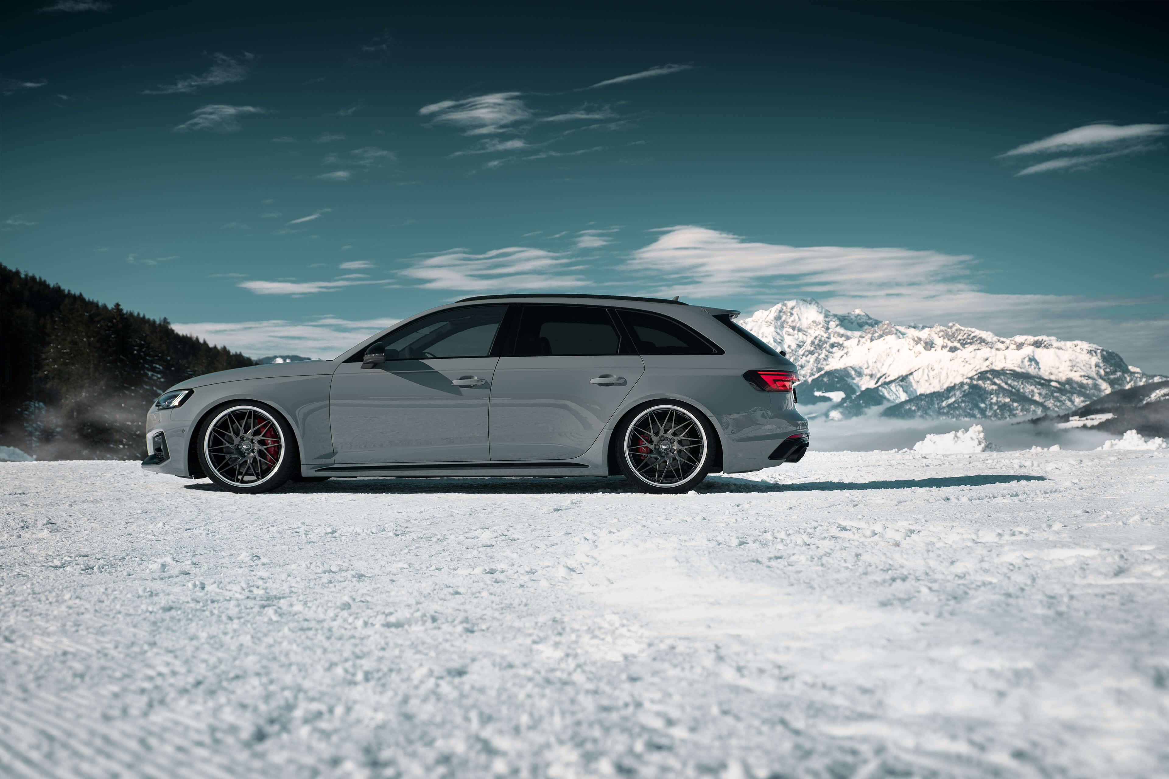 DOTZ Tanaka dark Audi RS4 side