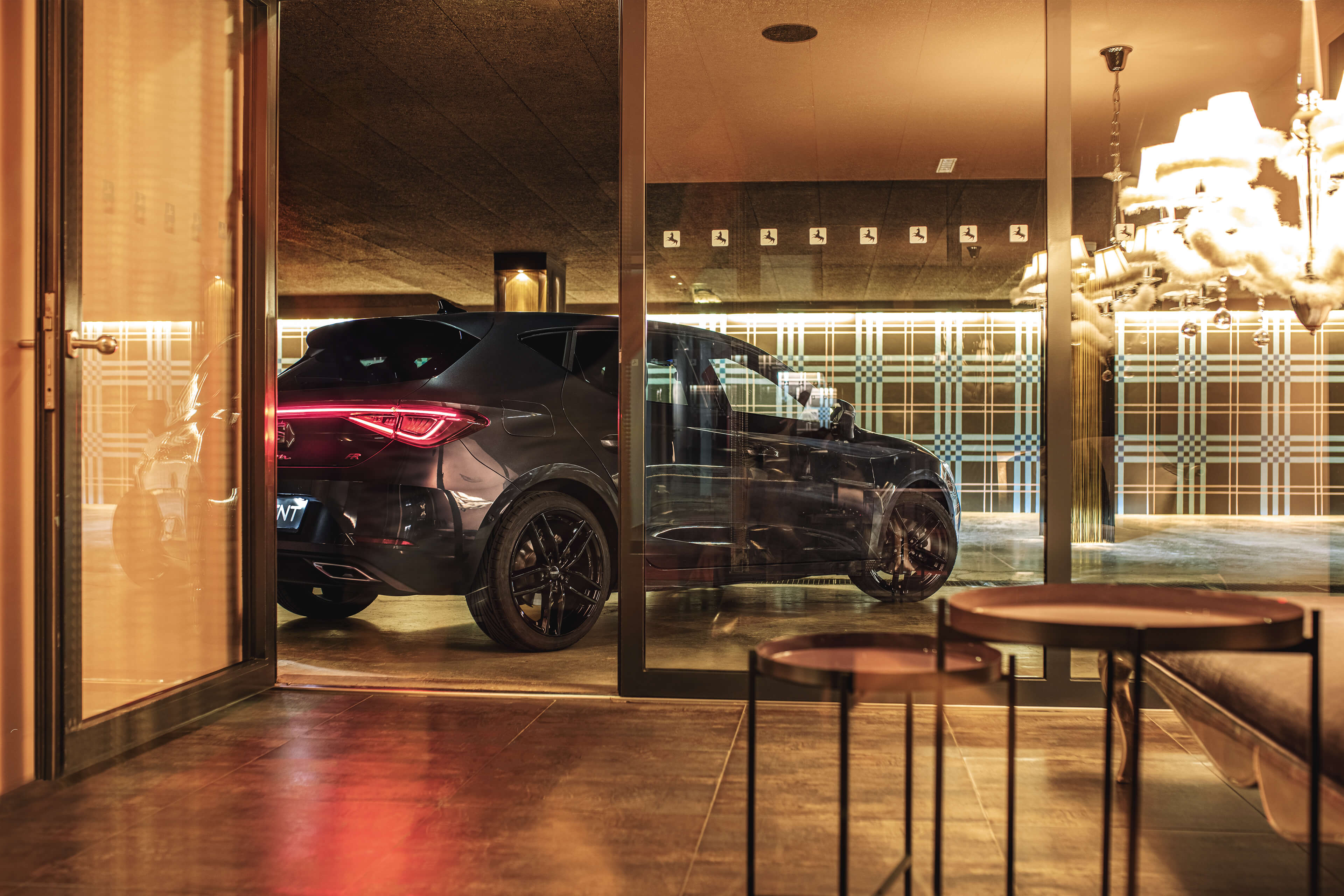 DEZENT TR black Seat Leon Heck