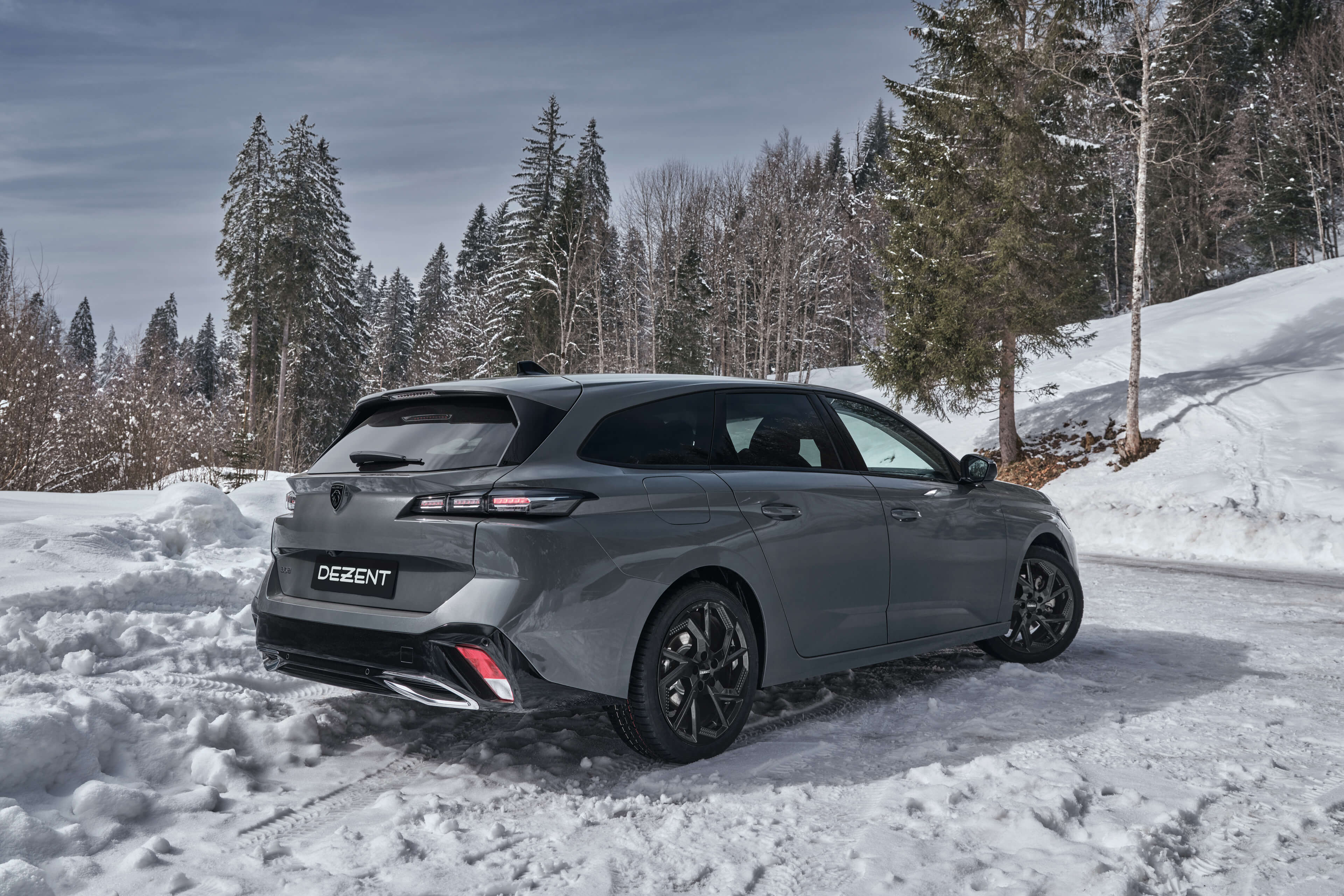 DEZENT AP black Peugeot 308 Heck