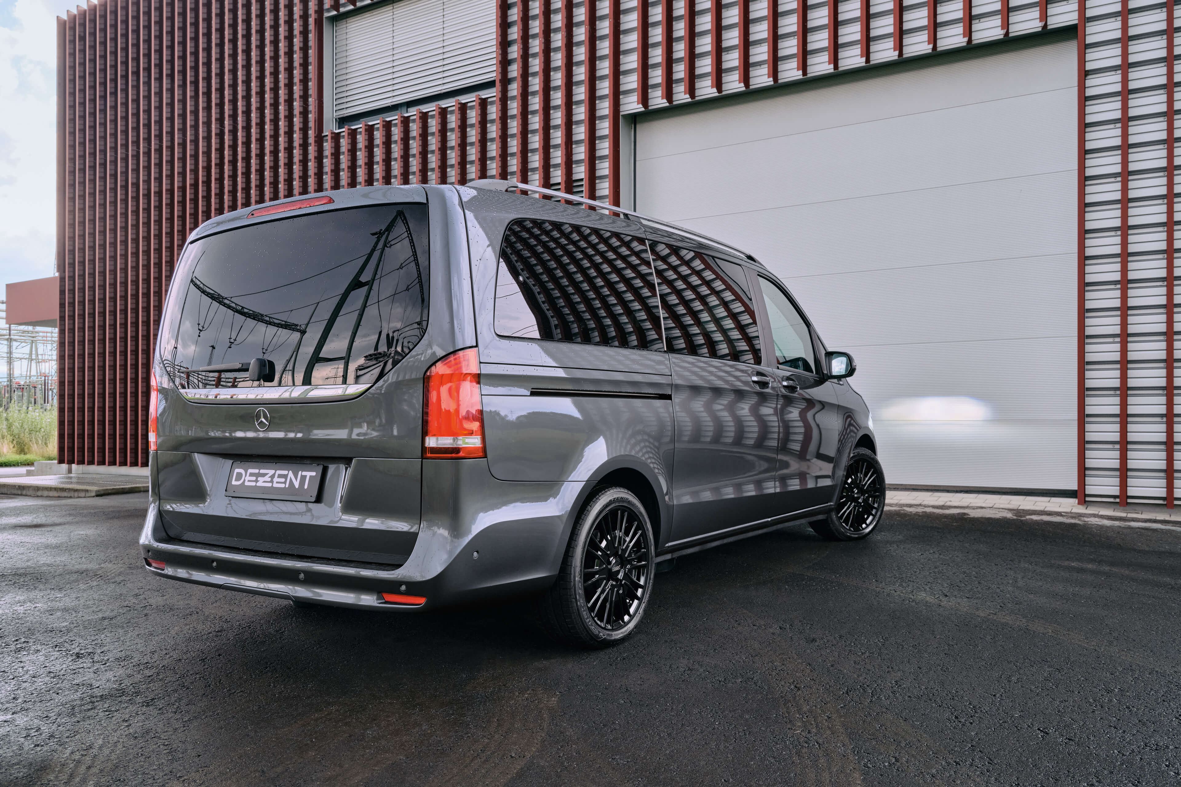 DEZENT KE black Mercedes V Heck