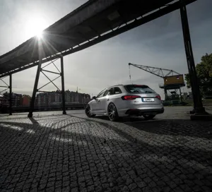 Audi RS4 Med LND R10 01 EDIT