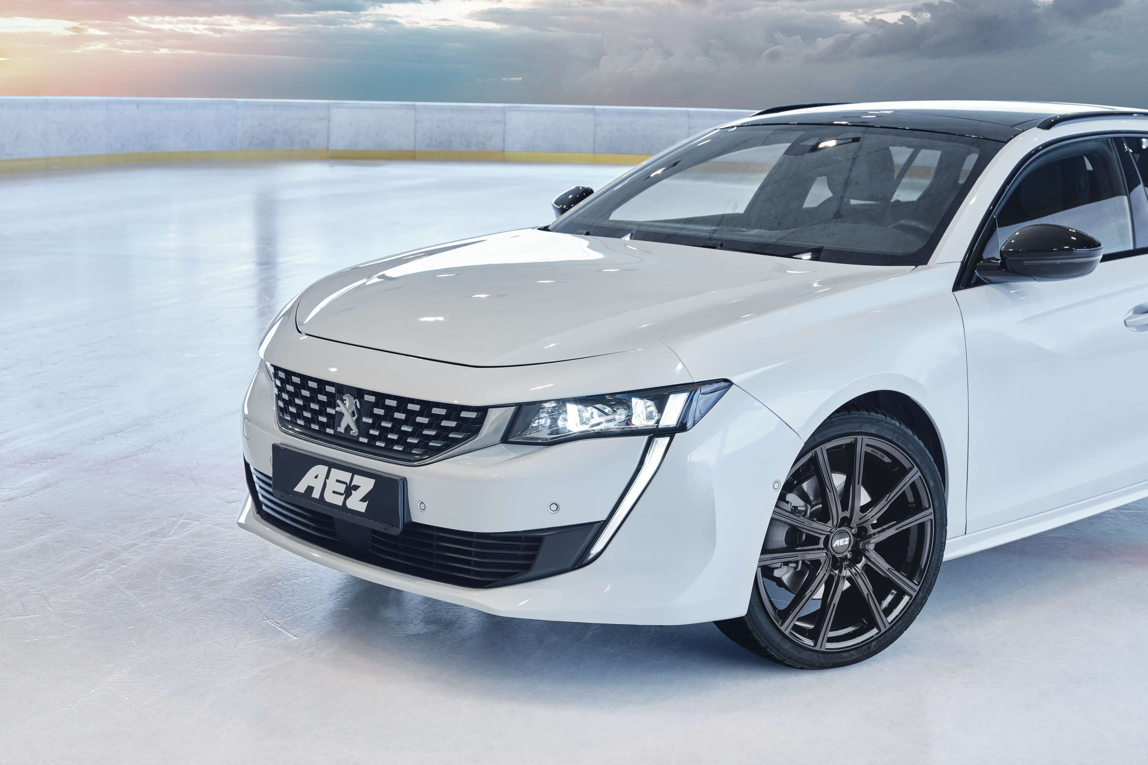 AEZ Montreal black Peugeot 508 SW front