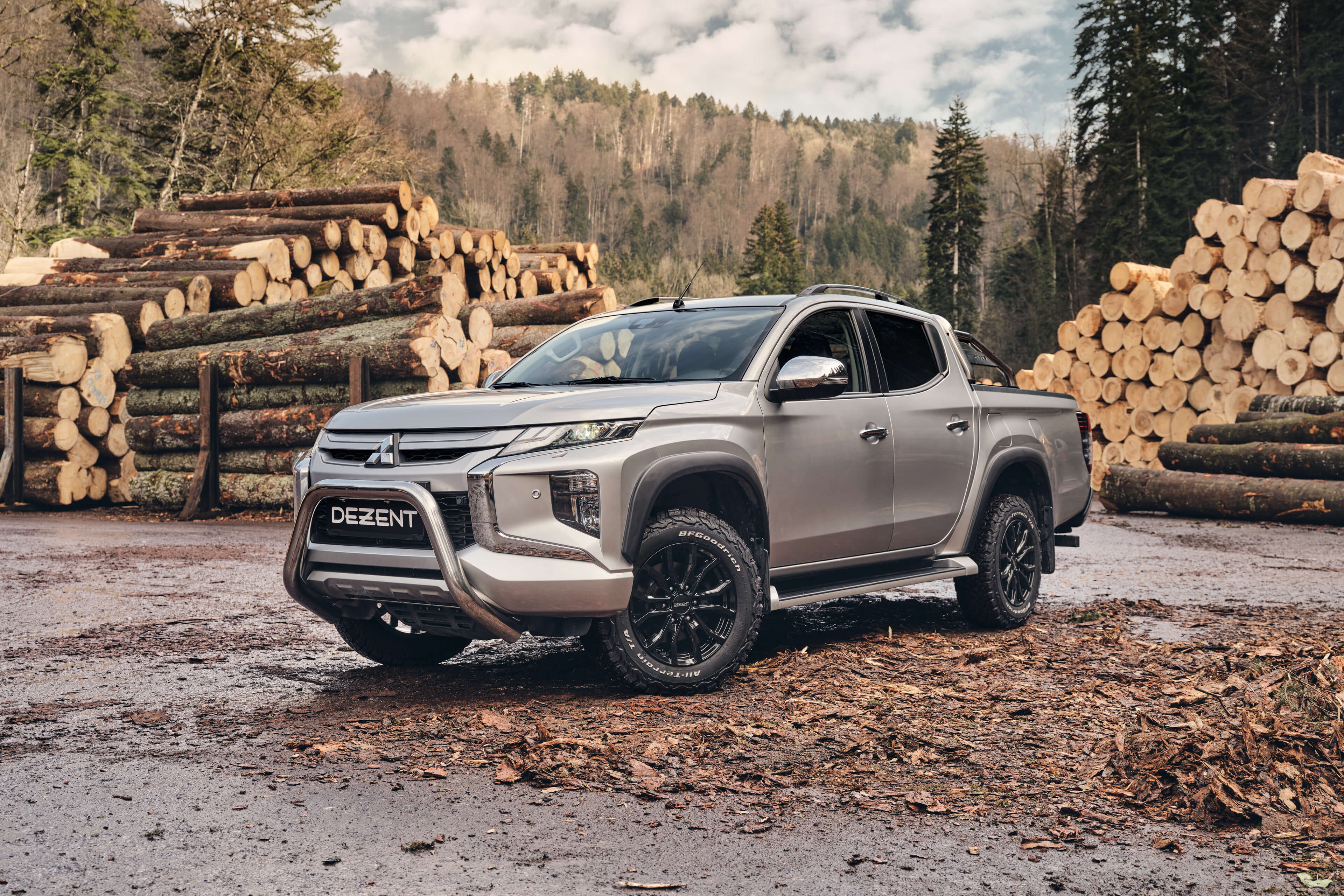 DEZENT KC black Mitsubishi L200 Front