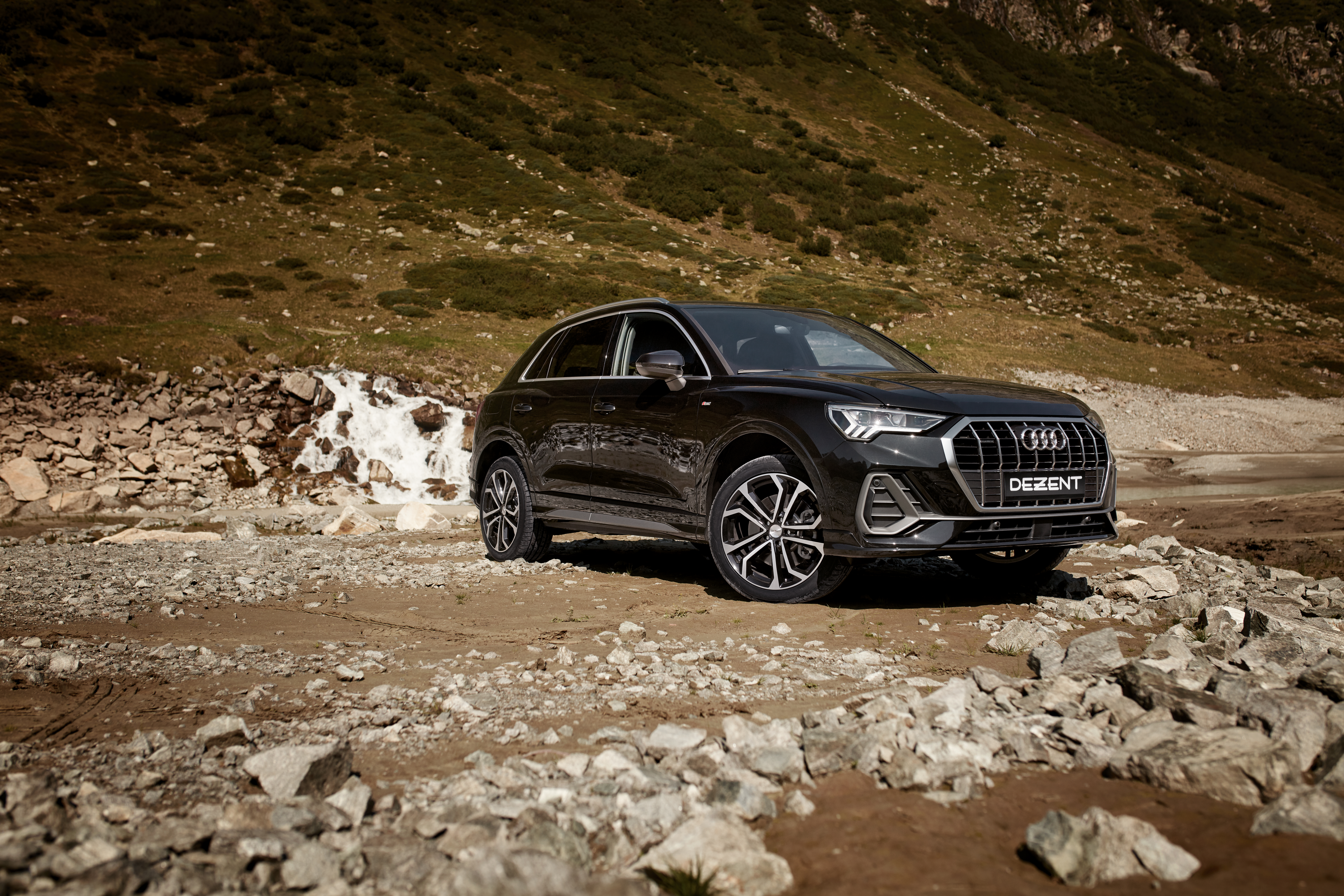 DEZENT TA Dark Audi Q3 Imagepic07