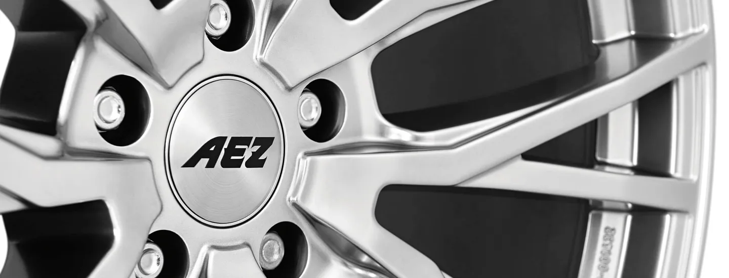 AEZ Panama high gloss Alufelge Kreuzspeiche Detail Radmitte