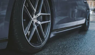 DOTZ LagunaSeca dark Audi A8 close up