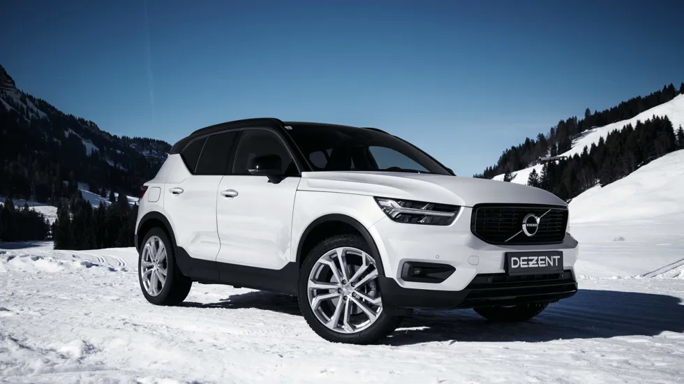 DEZENT TA silver Volvo XC40 front