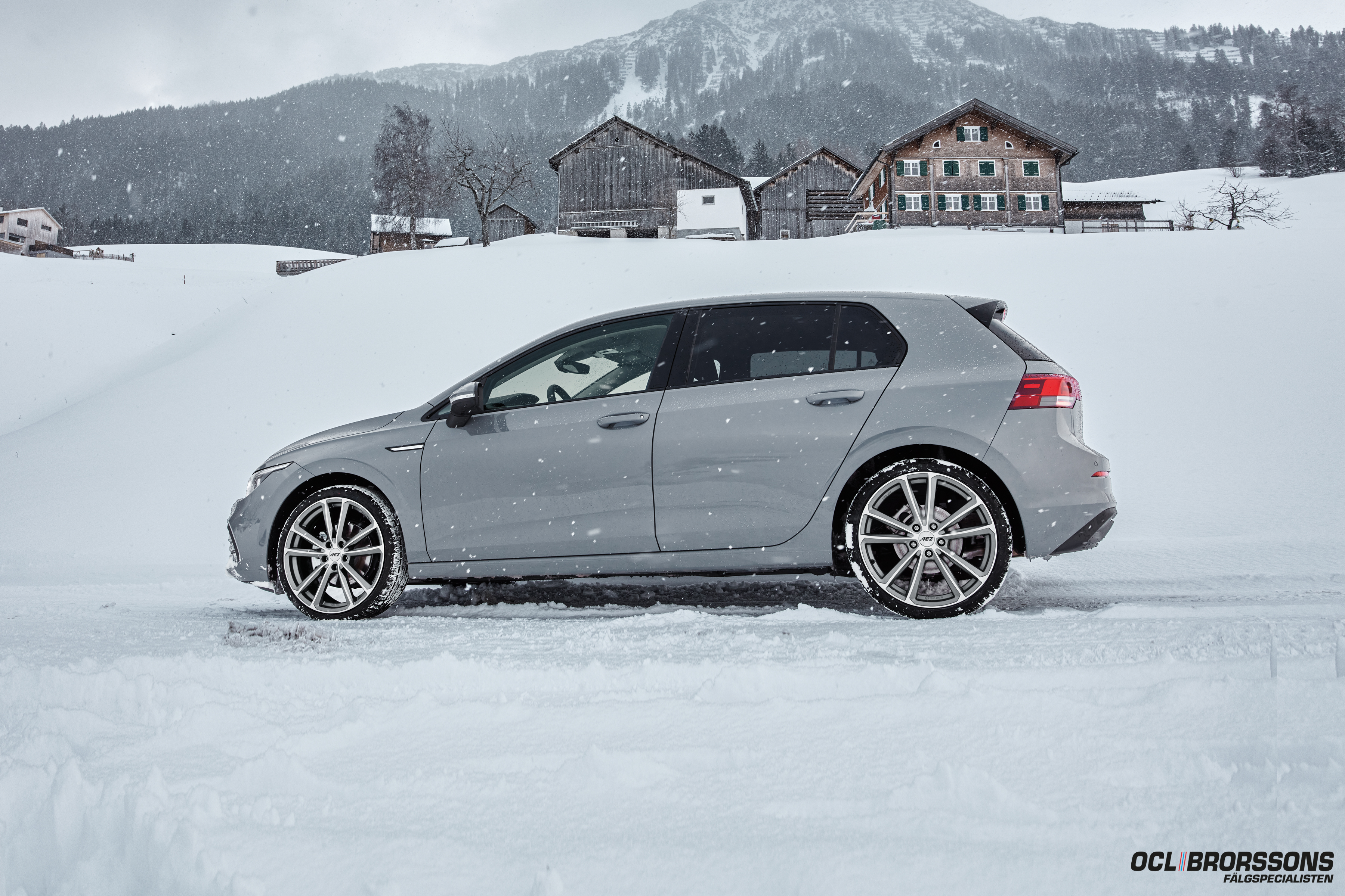 Volkswagen Golf VIII Med AEZ Tioga Titan Fälgar Från OCL Brorssons 02