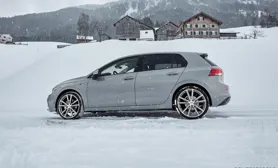 Volkswagen Golf VIII Med AEZ Tioga Titan Fälgar Från OCL Brorssons 02