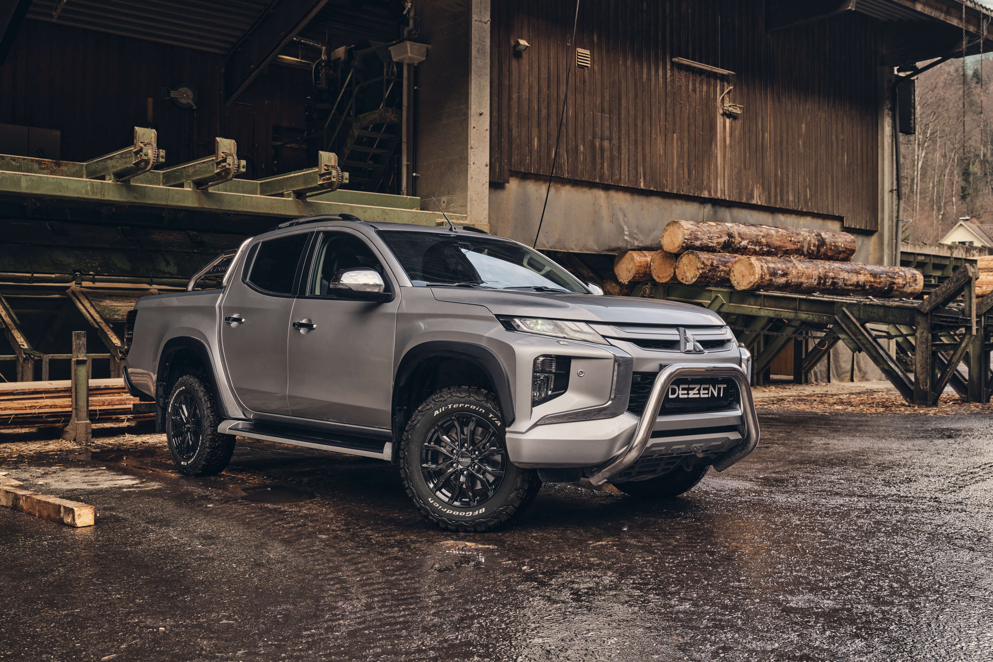 DEZENT KC black Mitsubishi L200 Front