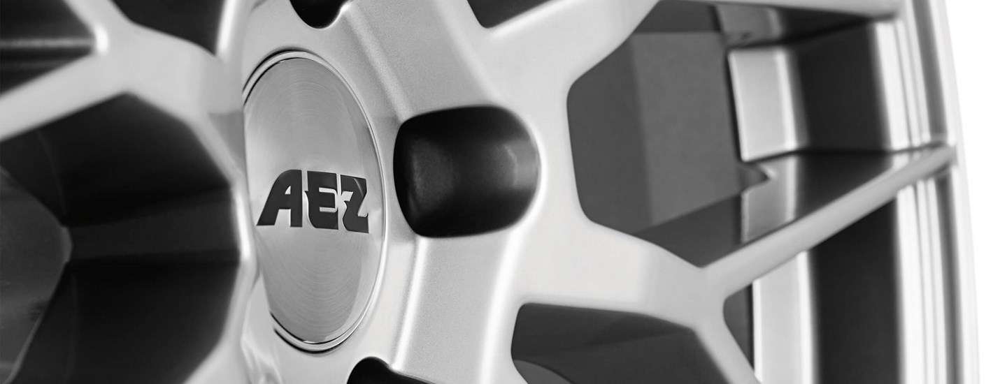 AEZ Crest silver alloy wheel cross-spoke close up from above