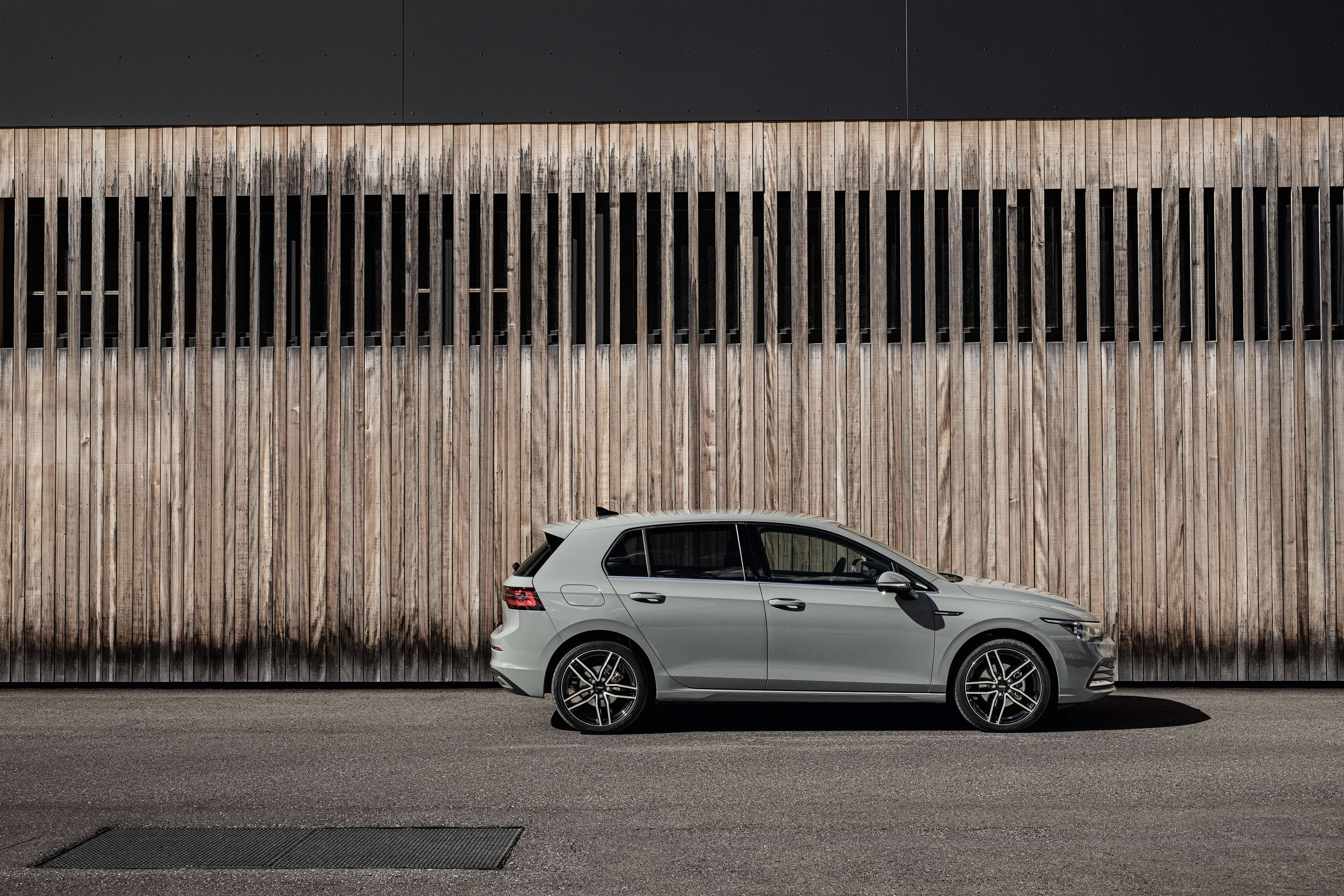 DEZENT TR dark Golf8 side