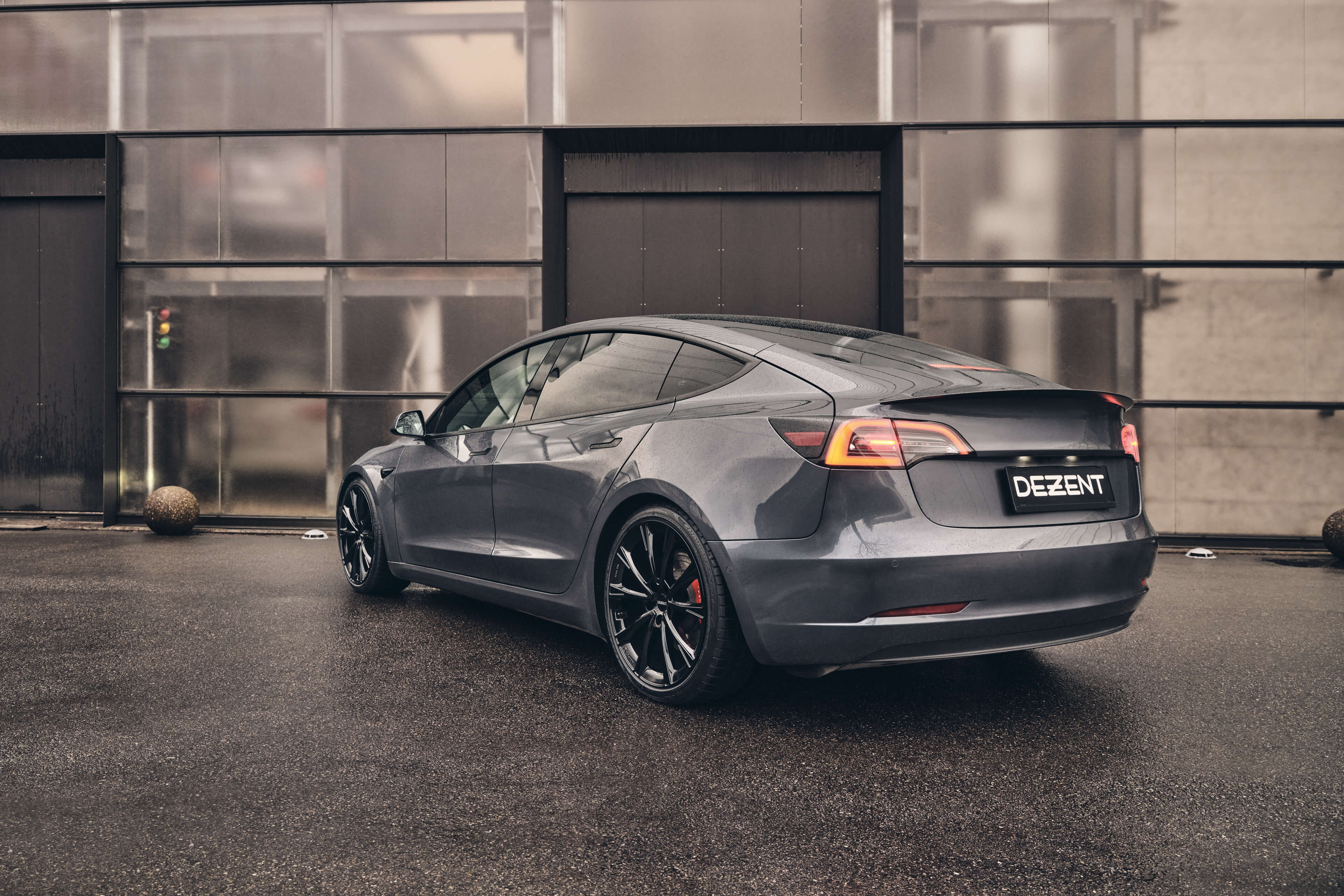 DEZENT AR black Tesla Model 3 Heck