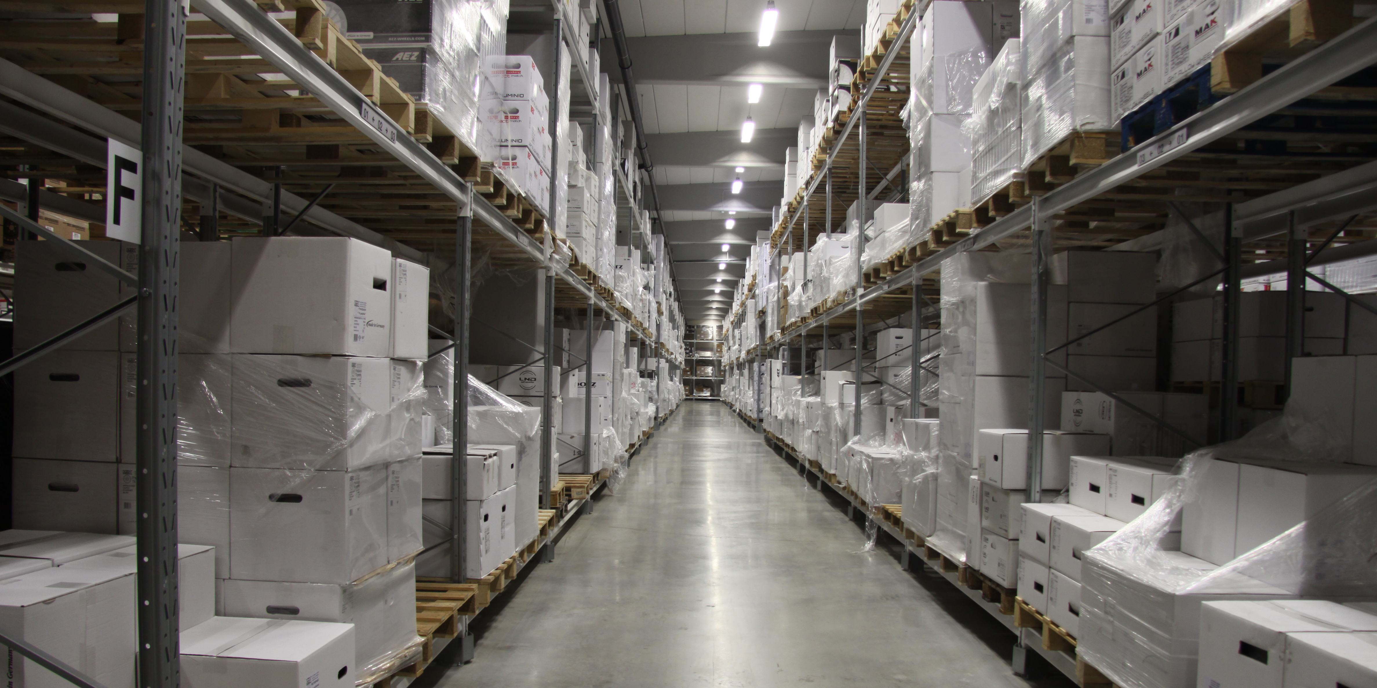 OCL Brorssons Fälgspecialisten Lager I Norrköping0044