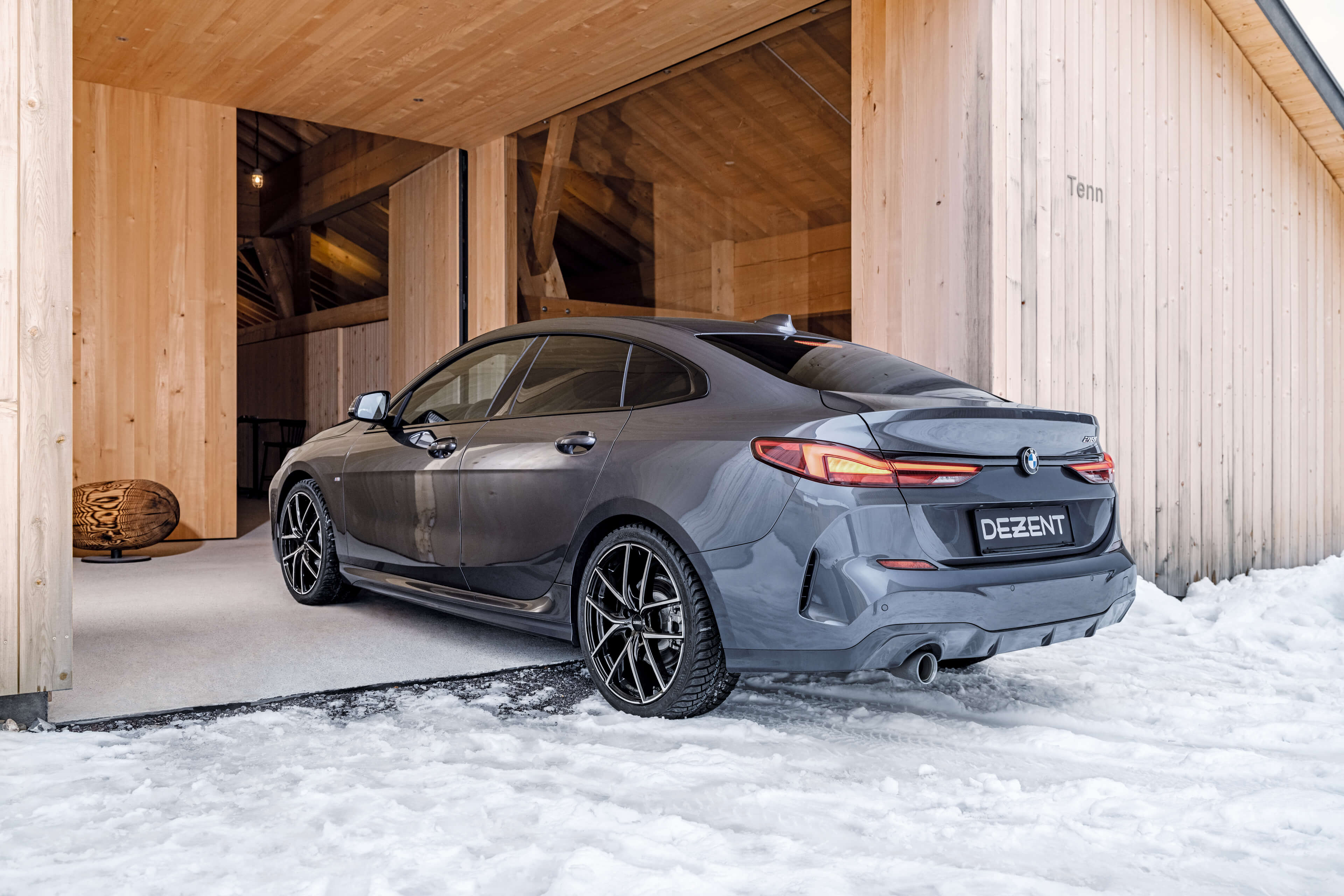 DEZENT TO dark BMW2 Heck