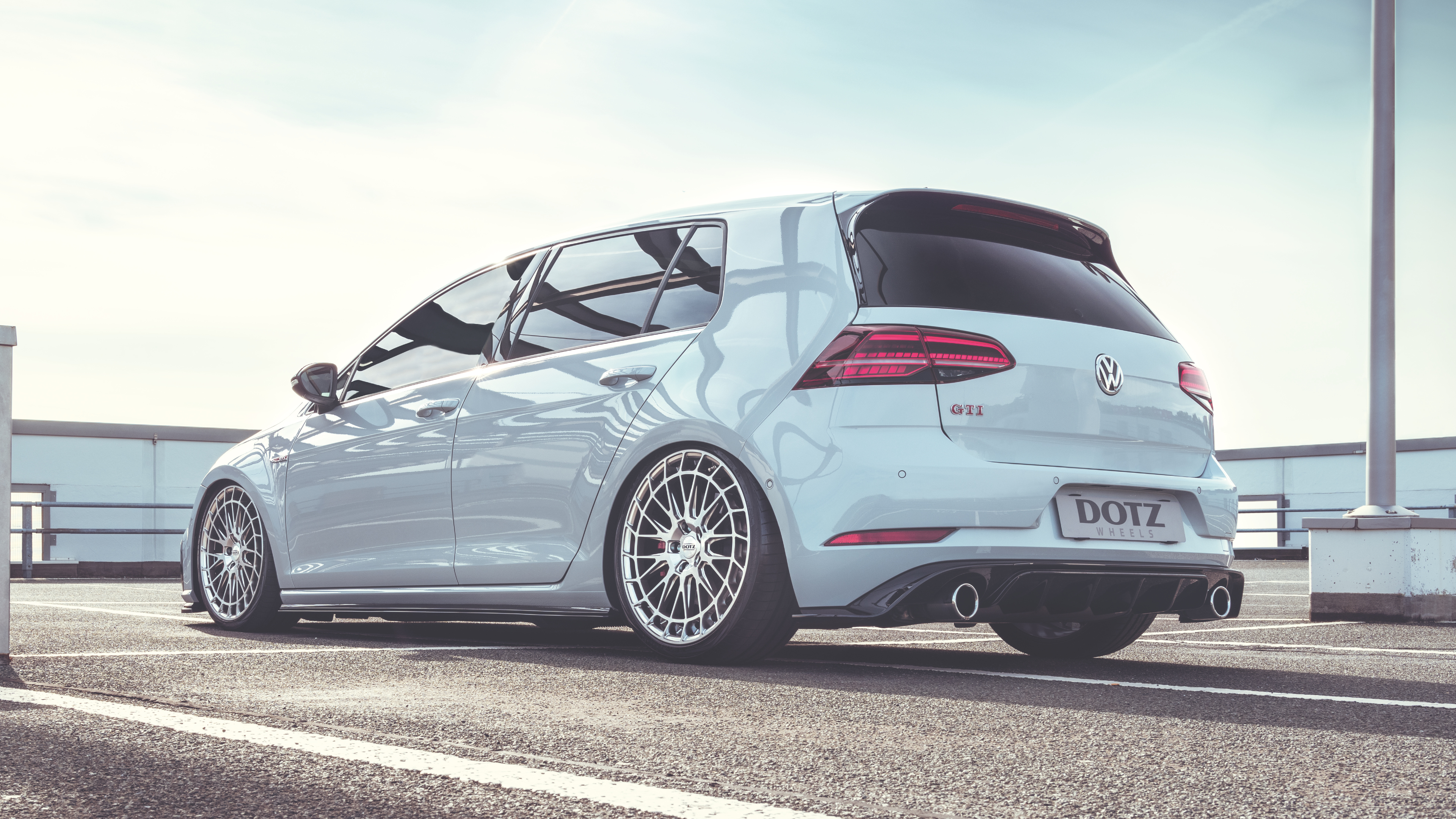 Volkswagen Golf MK7 med DOTZ Sepang blaze fälgar från OCL Brorssons