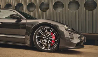 AEZ Alaska dark Porsche Taycan GTS Seite Sommer