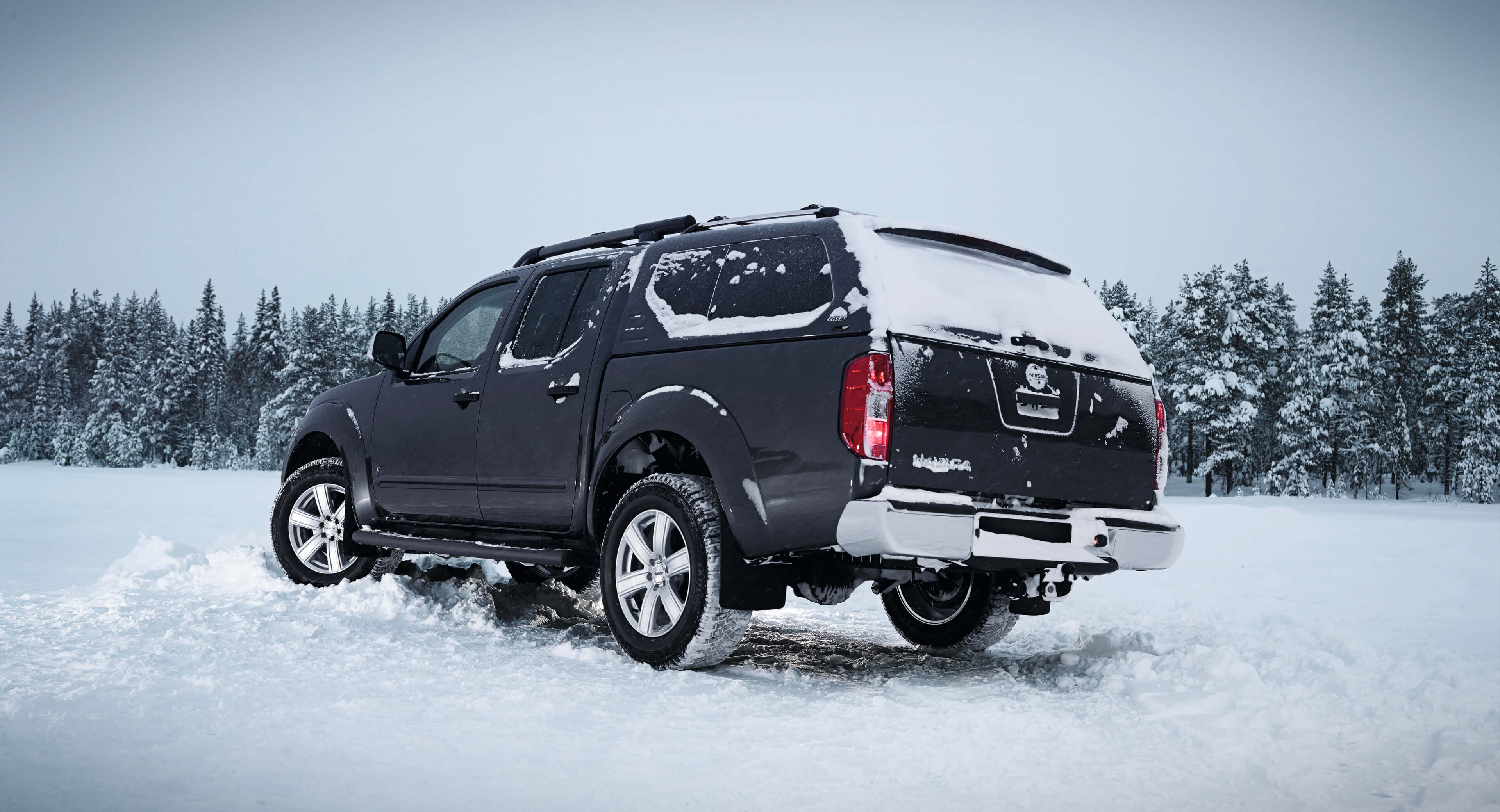 DEZENT TJ silver Nissan Offroad 18"