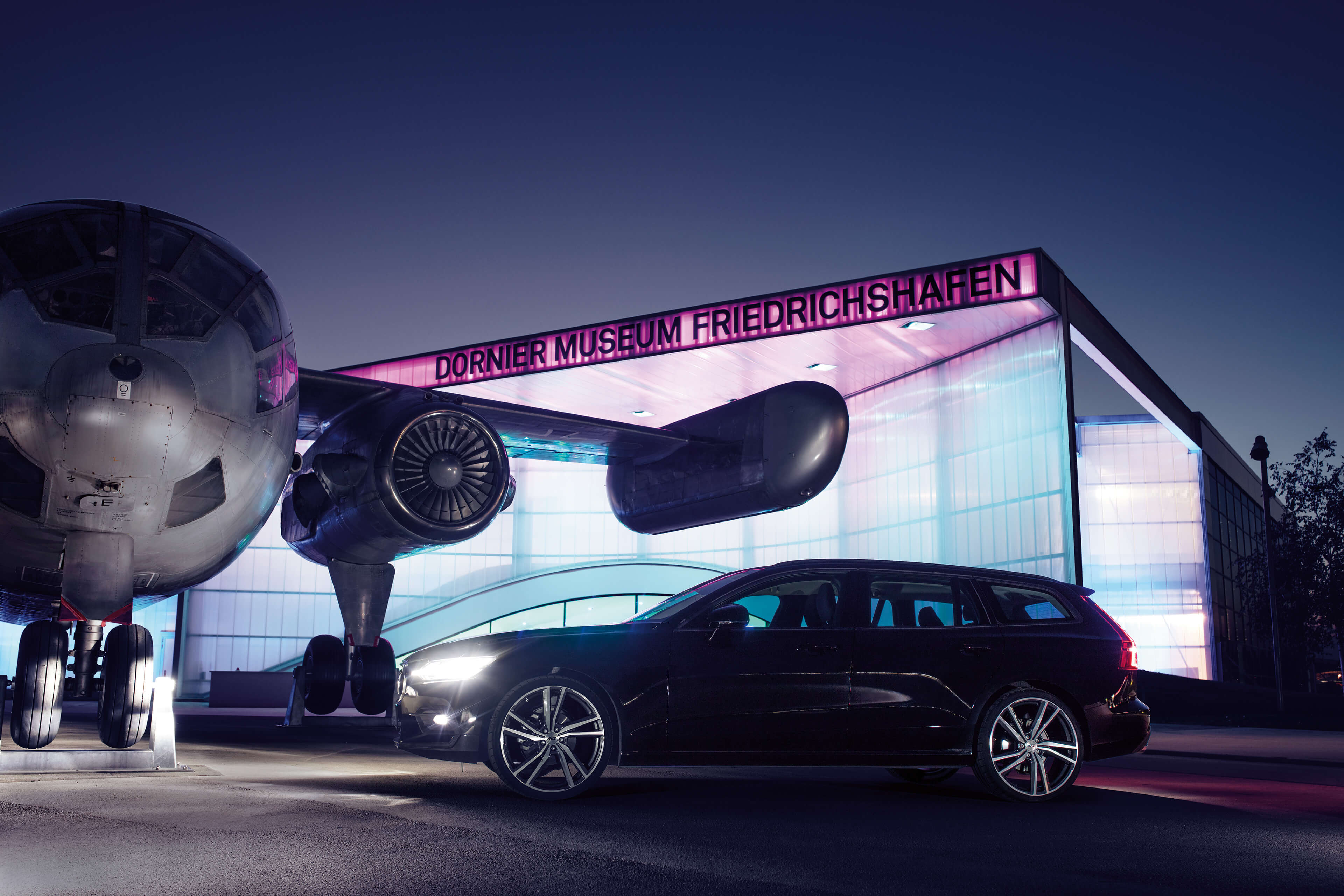 AEZ North dark on Volvo V60