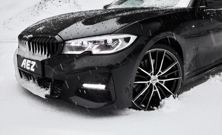 BMW 3-serie med AEZ Kaiman dark. Svarta/polerade bmwfälgar för vinter från OCL Brorssons fälgspecialisten