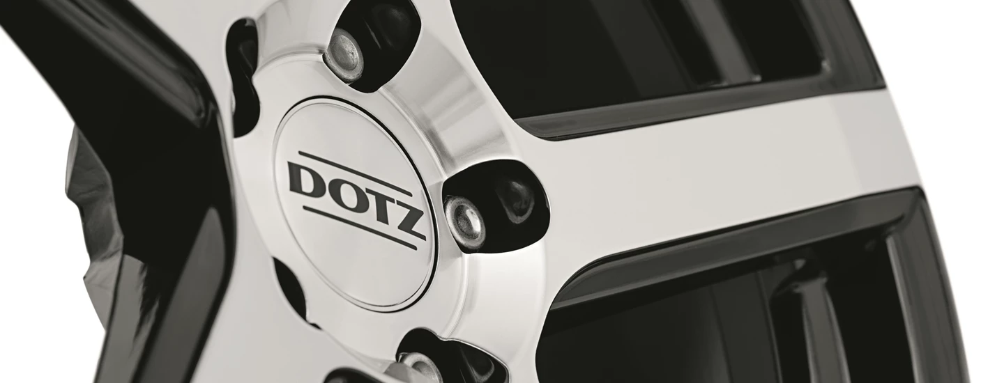DOTZ CP5 dark alloy wheel 5-spoke detail frontal 