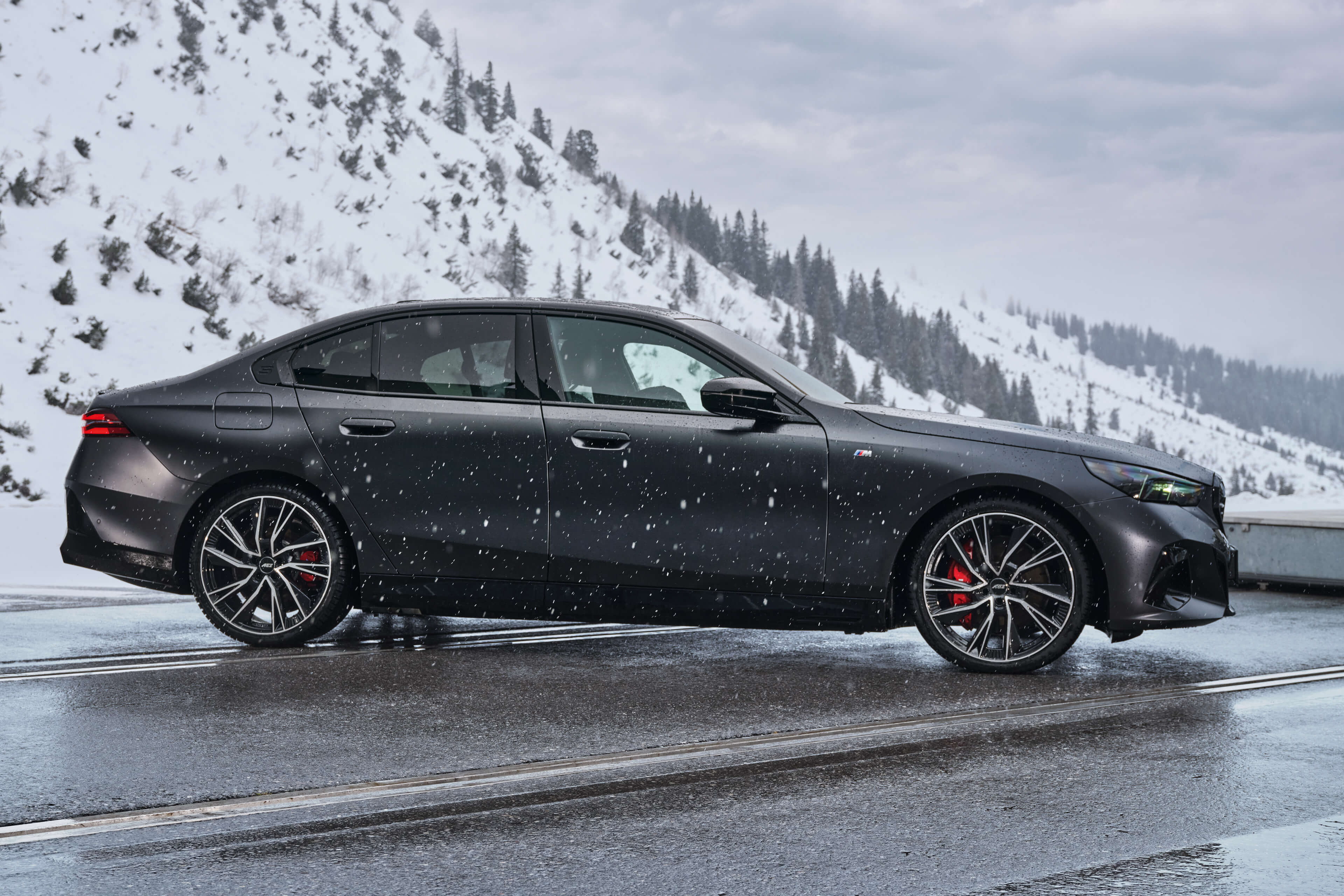 AEZ Havanna dark BMW i5 side