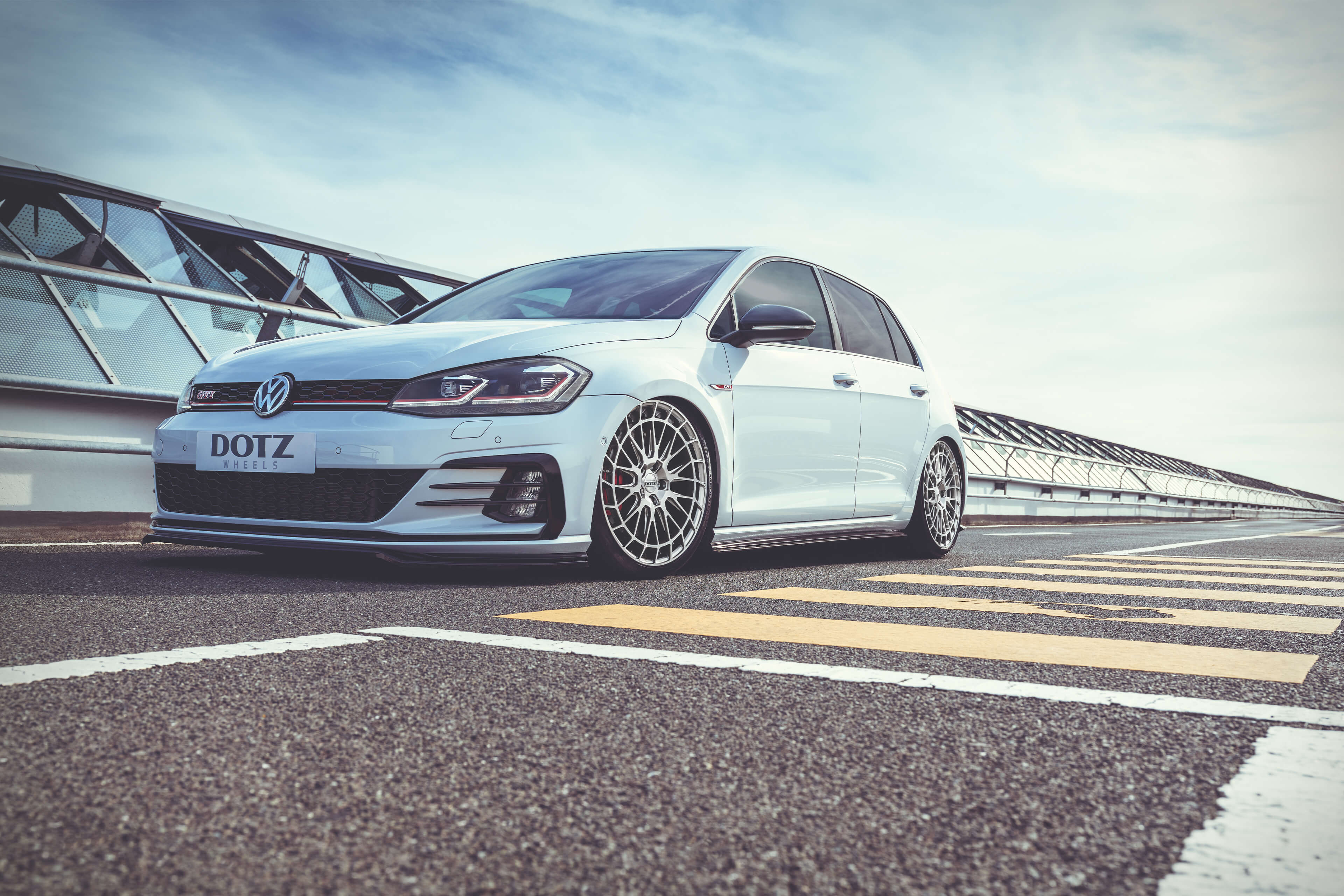 DOTZ Sepang Blaze Golf mk7 frontal
