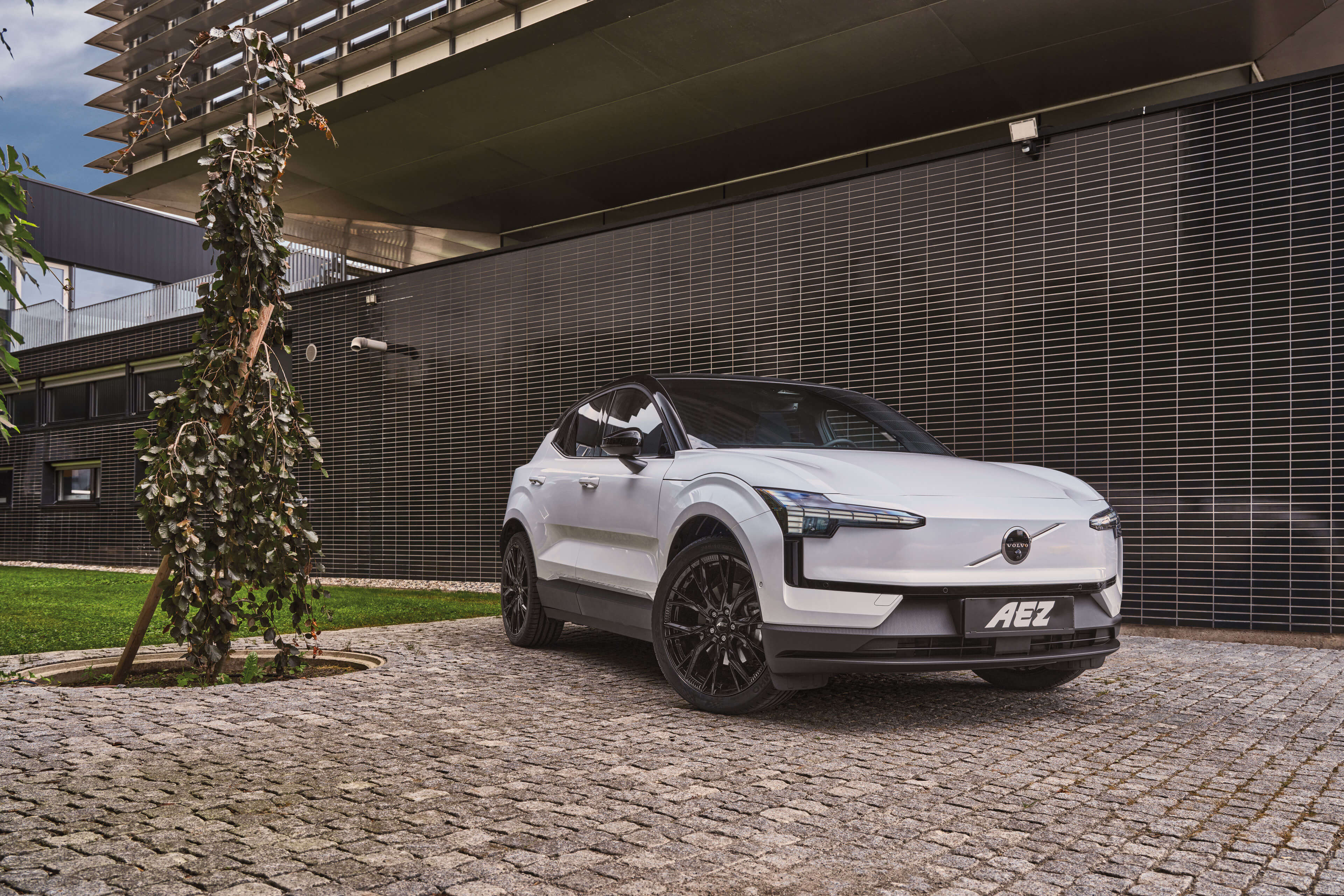 AEZ Toronto black Volvo EX30 frontal