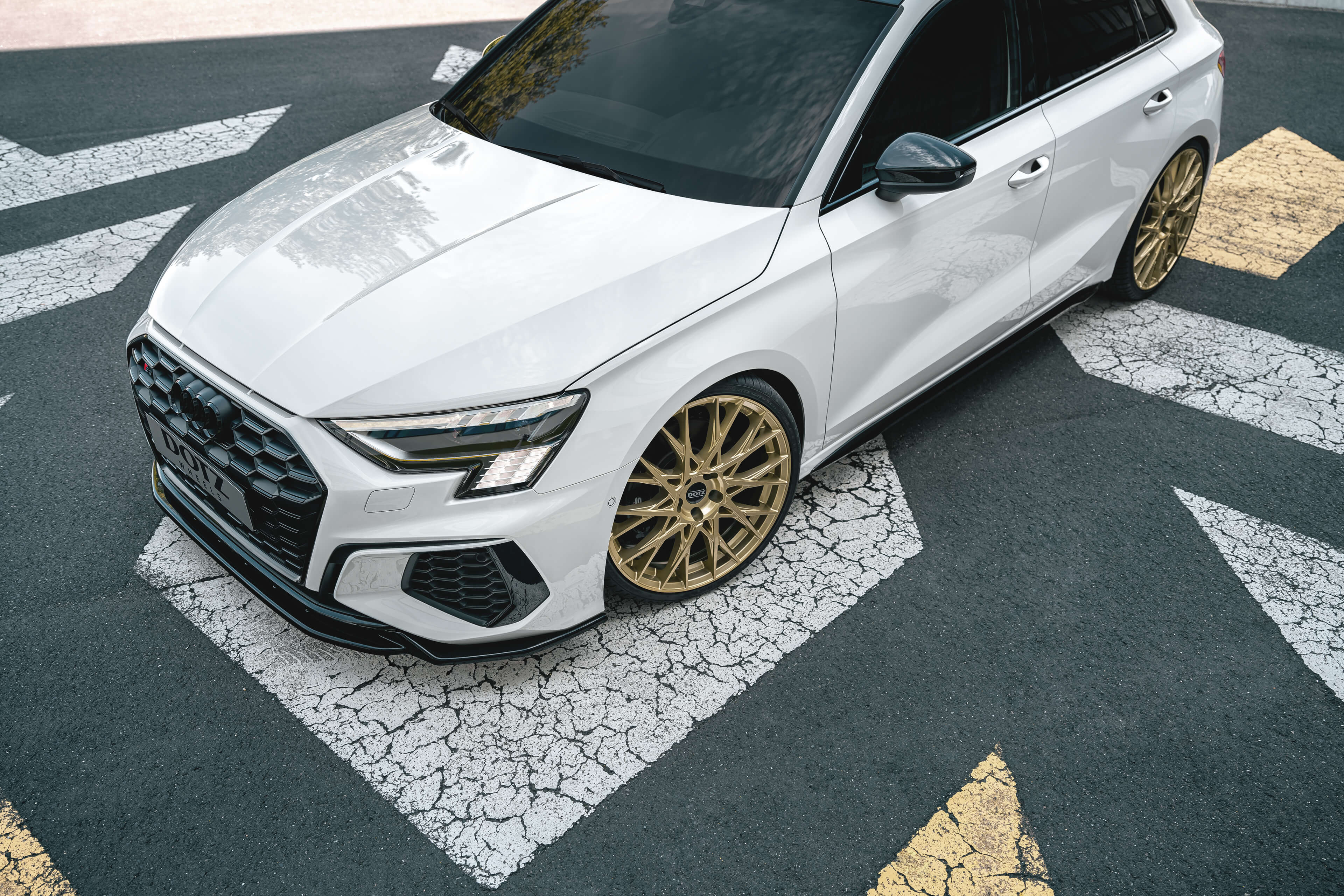 DOTZ Fuji gold Audi S3 frontal