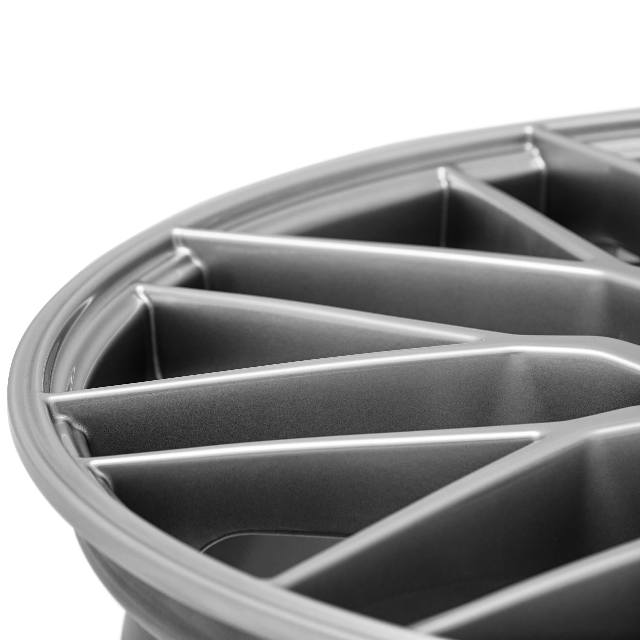 AEZ Crest alloy wheel cross-spoke close up wheel middle ALCAR