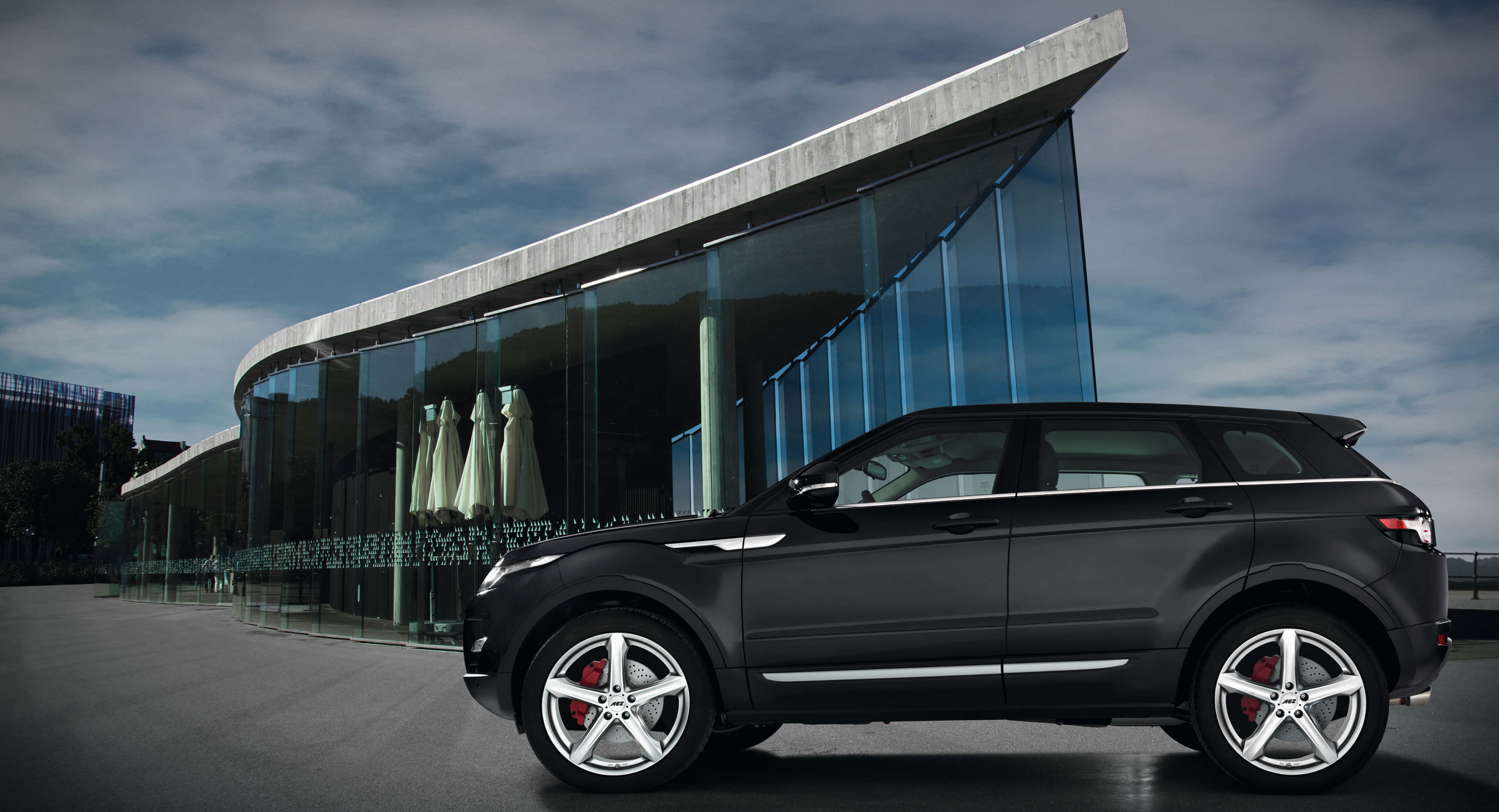 AEZ Yacht SUV alloy wheel Range Rover sideview