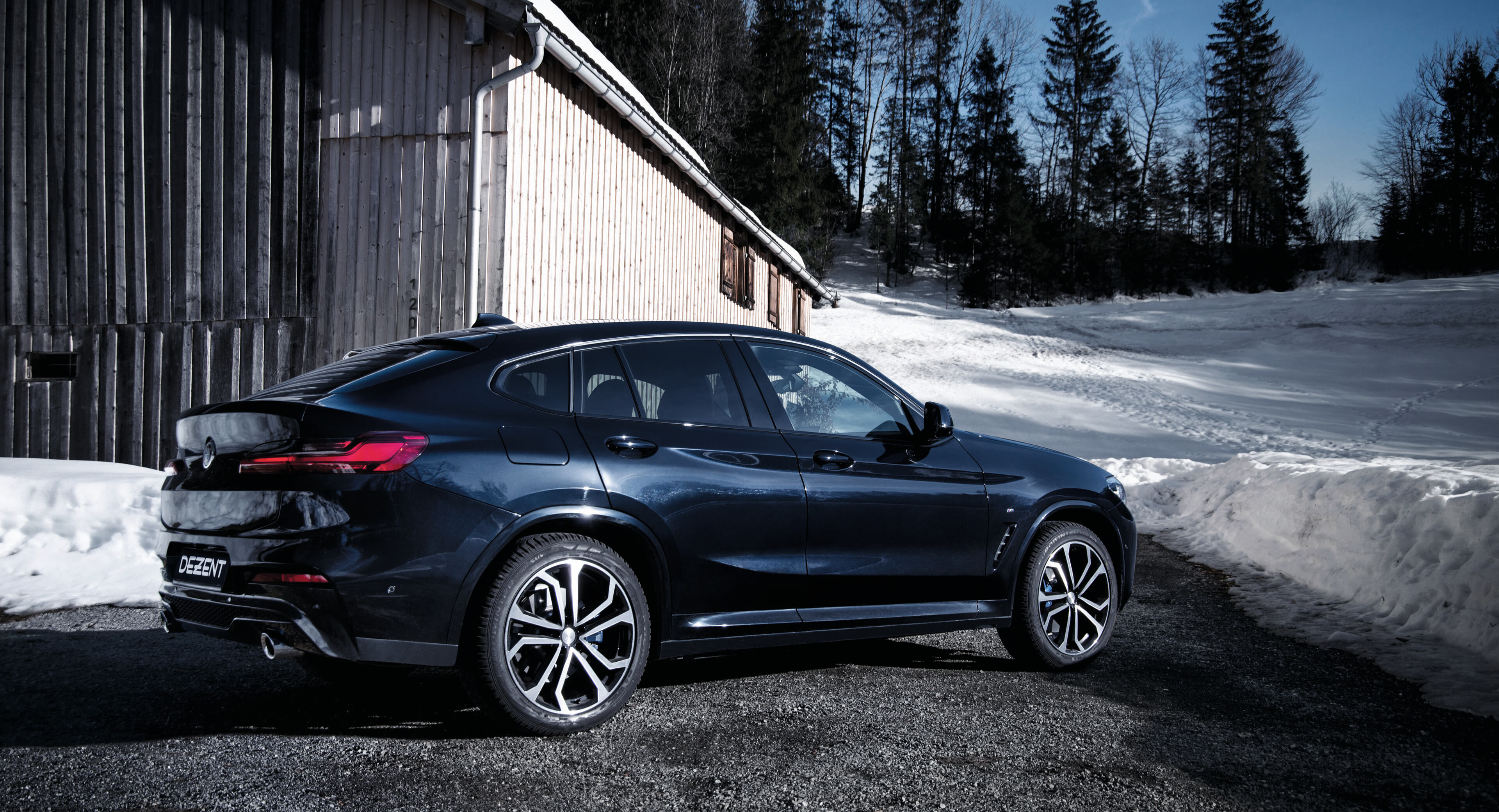 DEZENT TA dark BMW X4 Heck