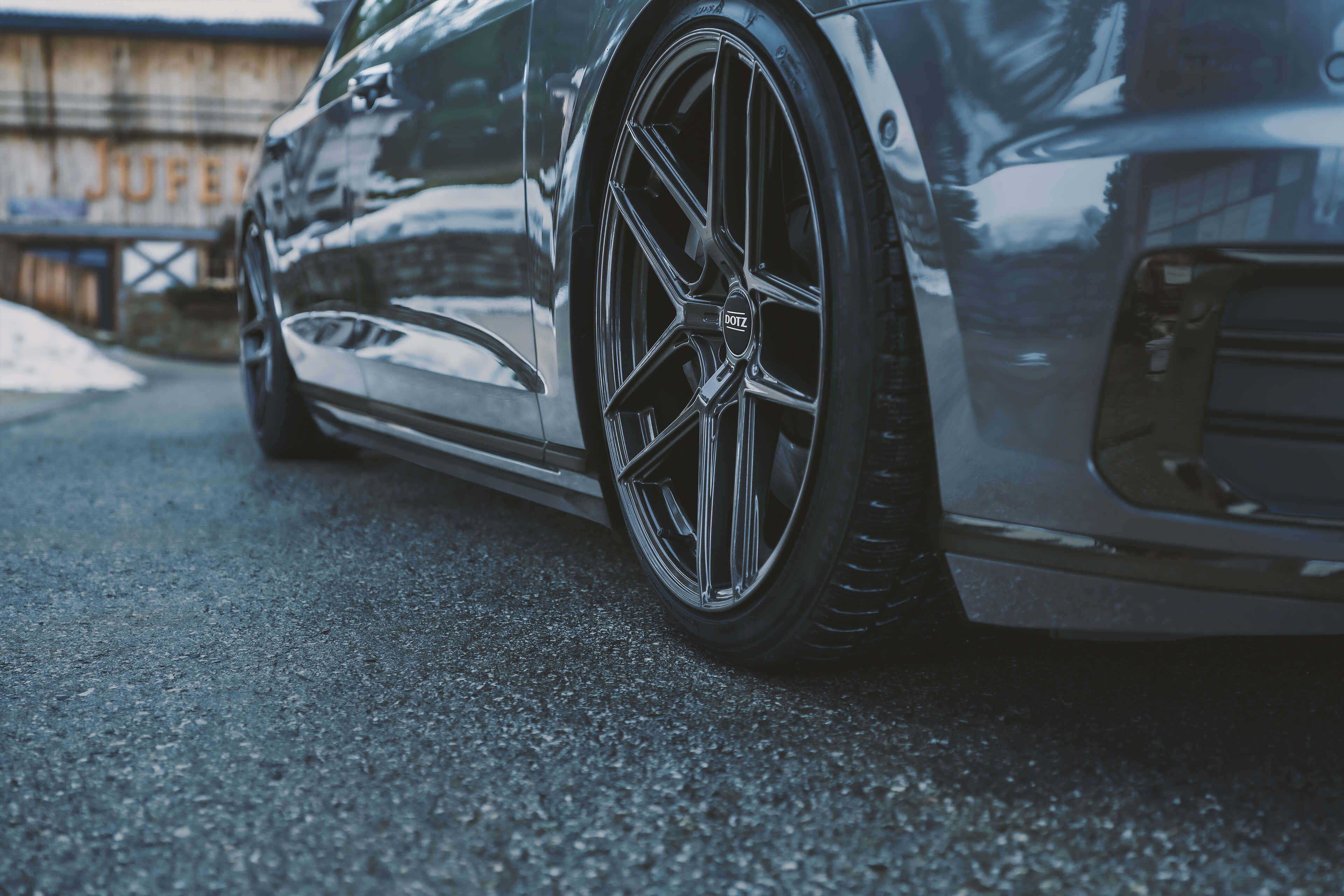 DOTZ LagunaSeca grey Audi A8 close up