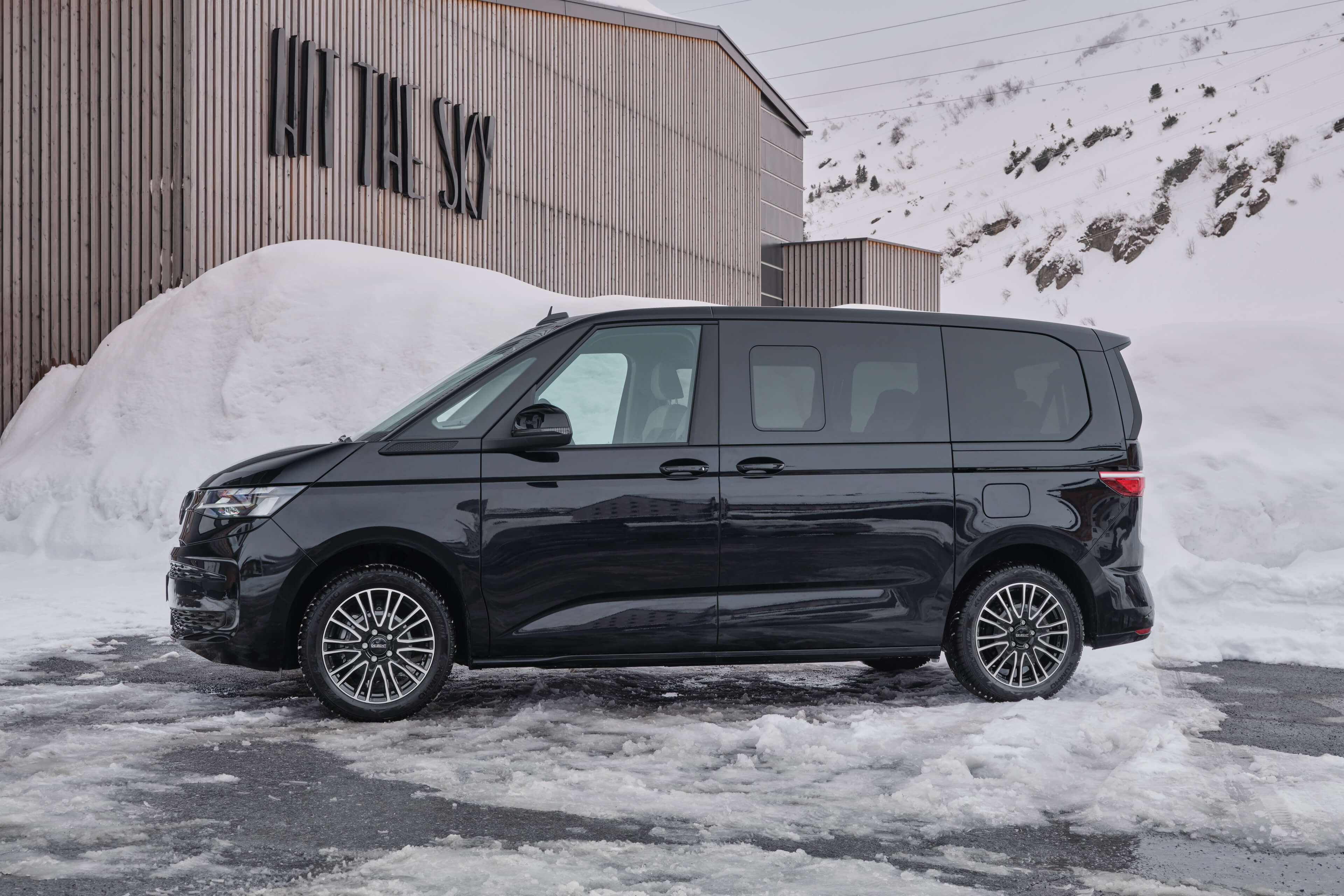 DEZENT KE dark VW T7 side