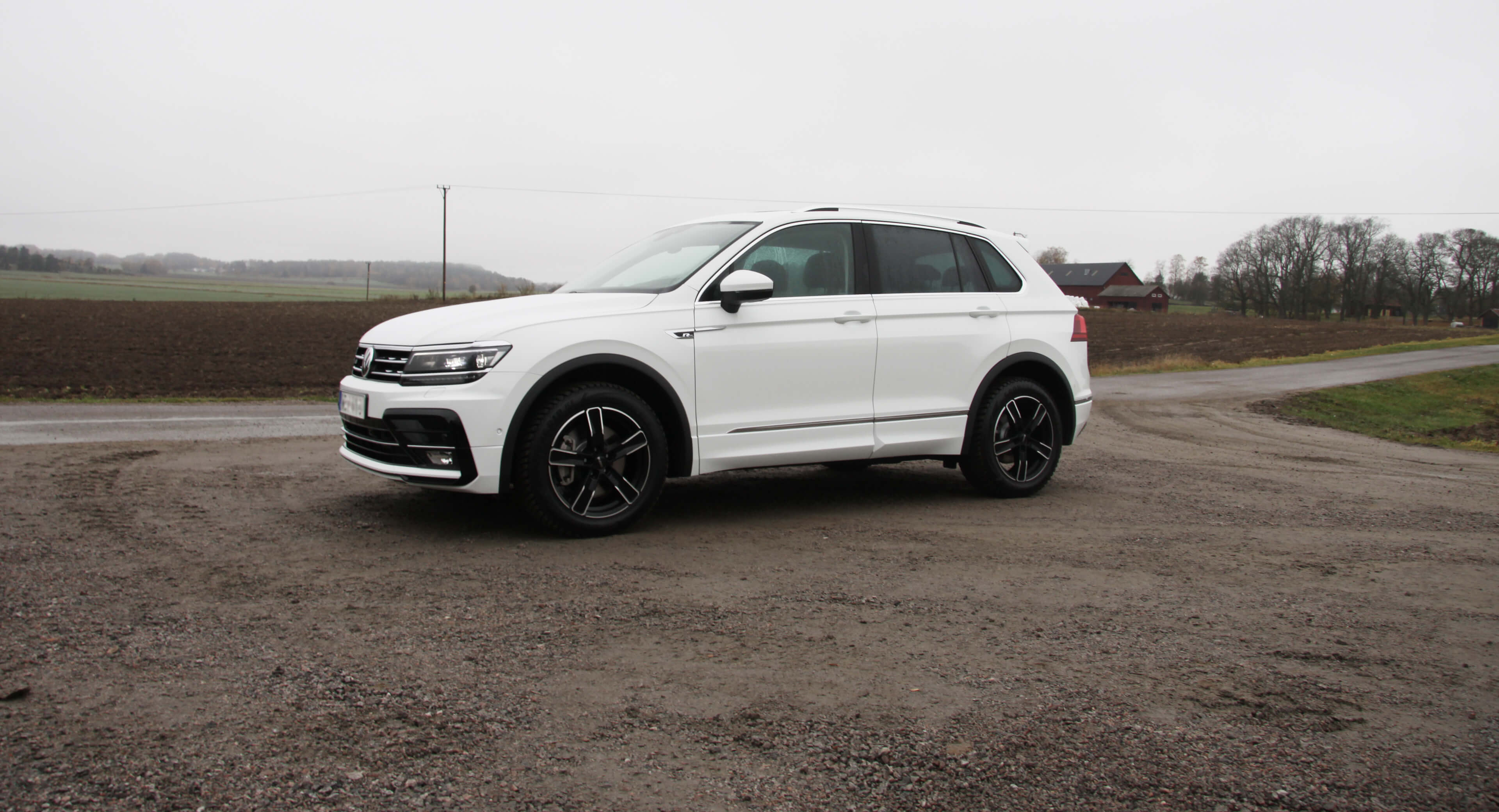 DEZENT SF dark VW Tiguan side