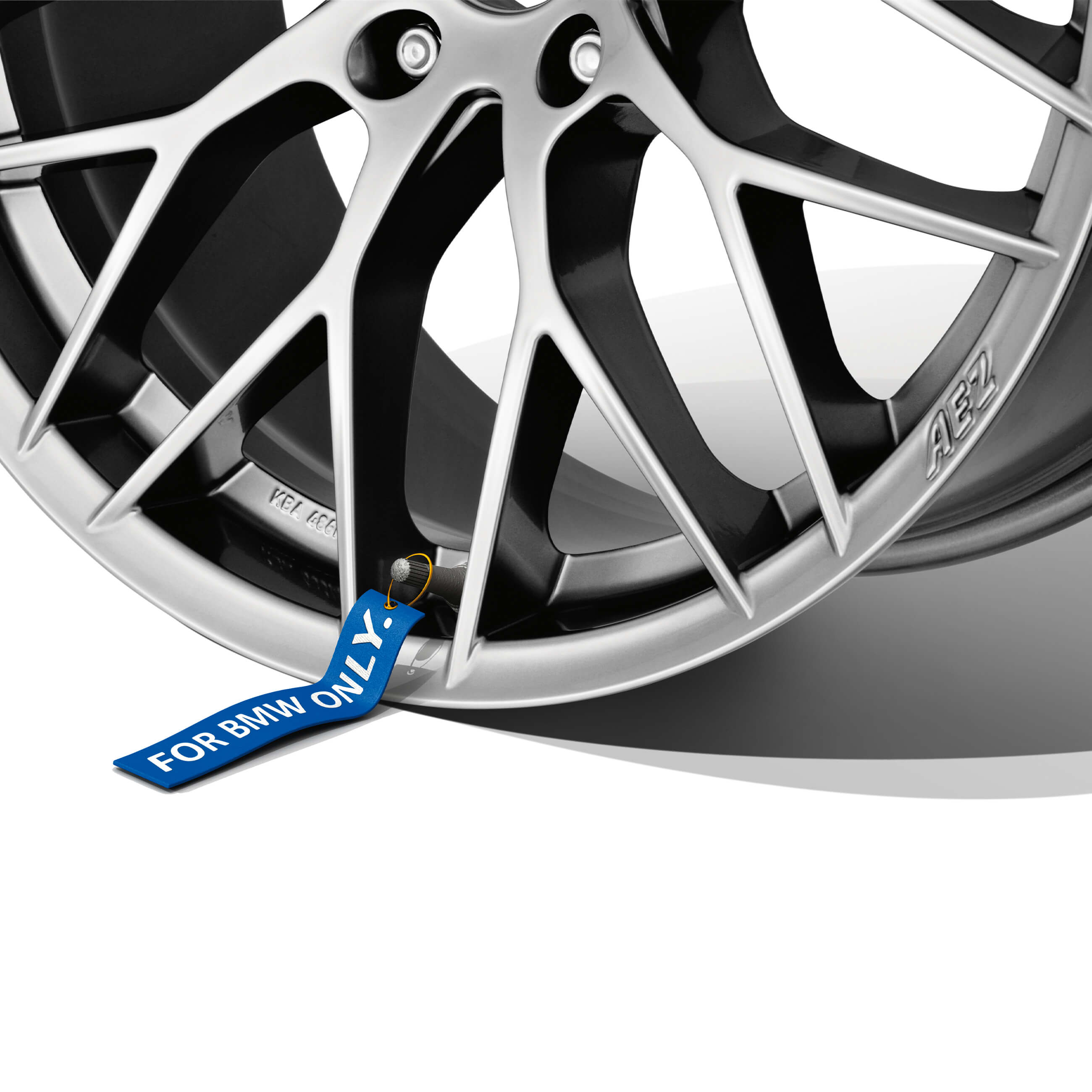 AEZ Antigua high gloss alloy wheel cross-spoke detail above