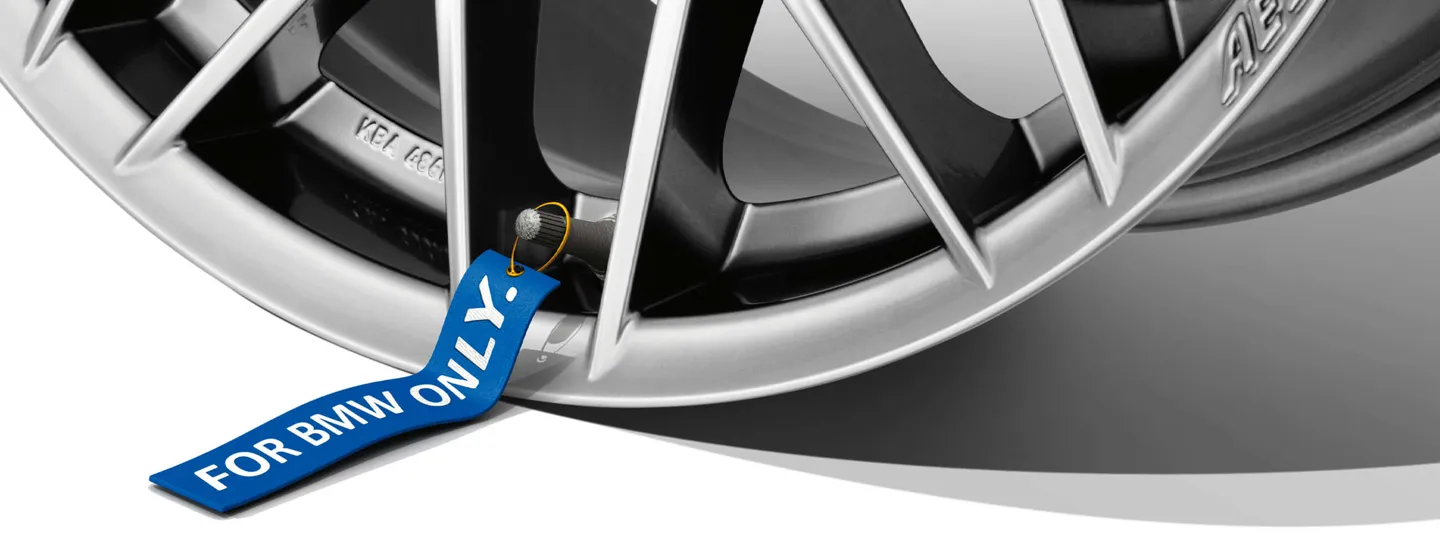 AEZ Antigua high gloss alloy wheel cross-spoke detail above