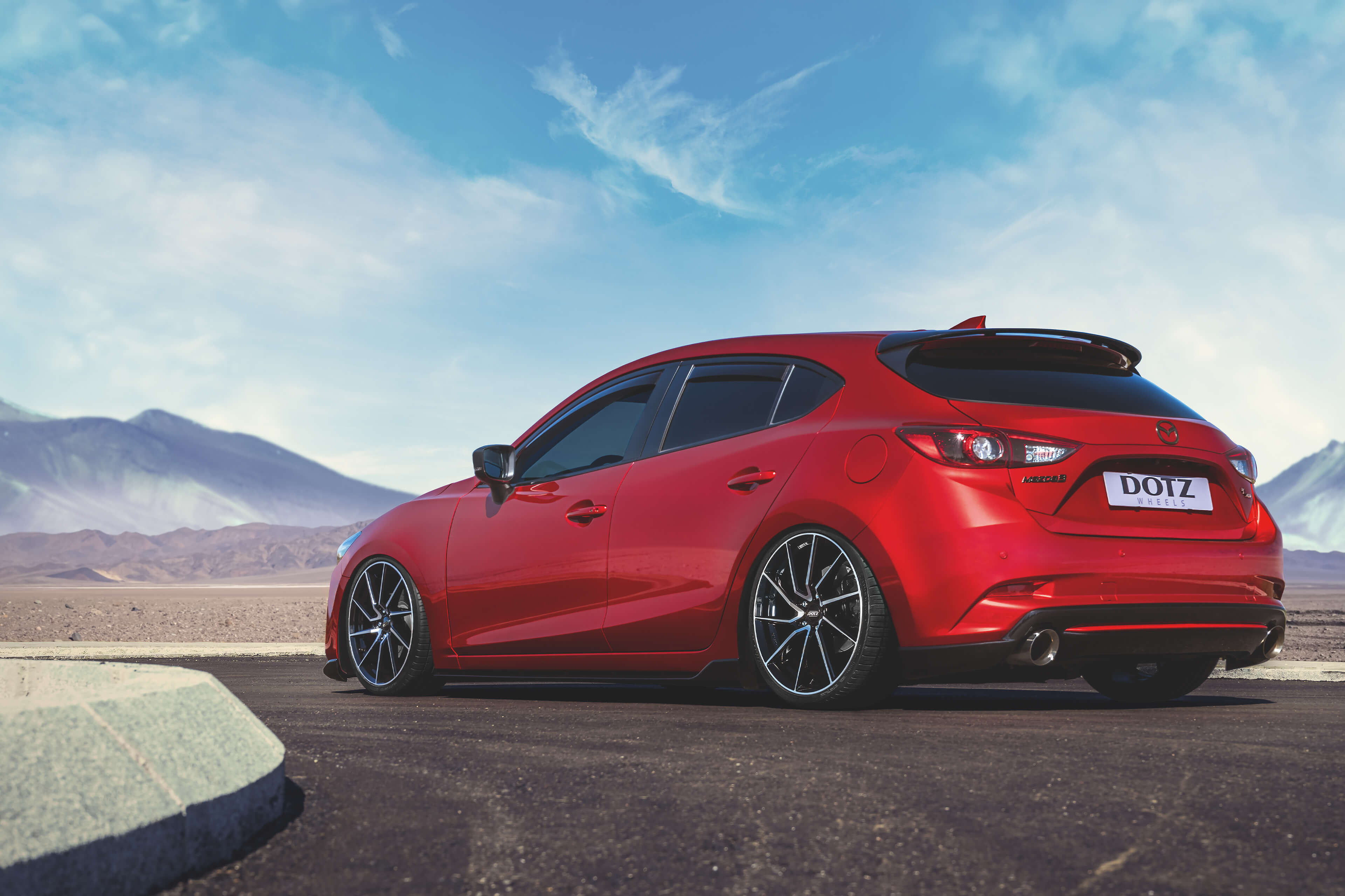 DOTZ Spa dark auf Mazda 3