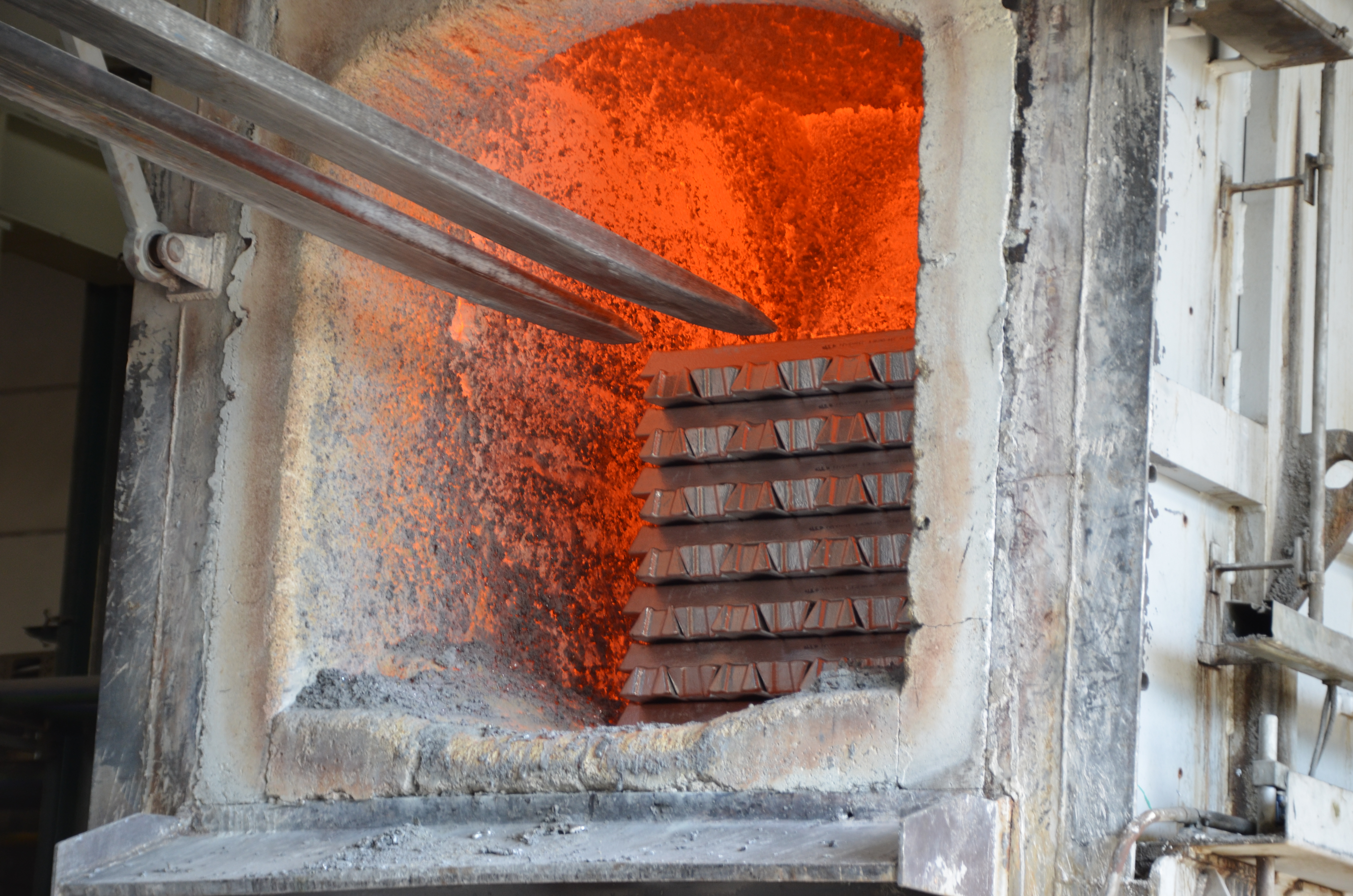 AEZ Alufelgen Produktion "Made in Germany" flüssiges Aluminium