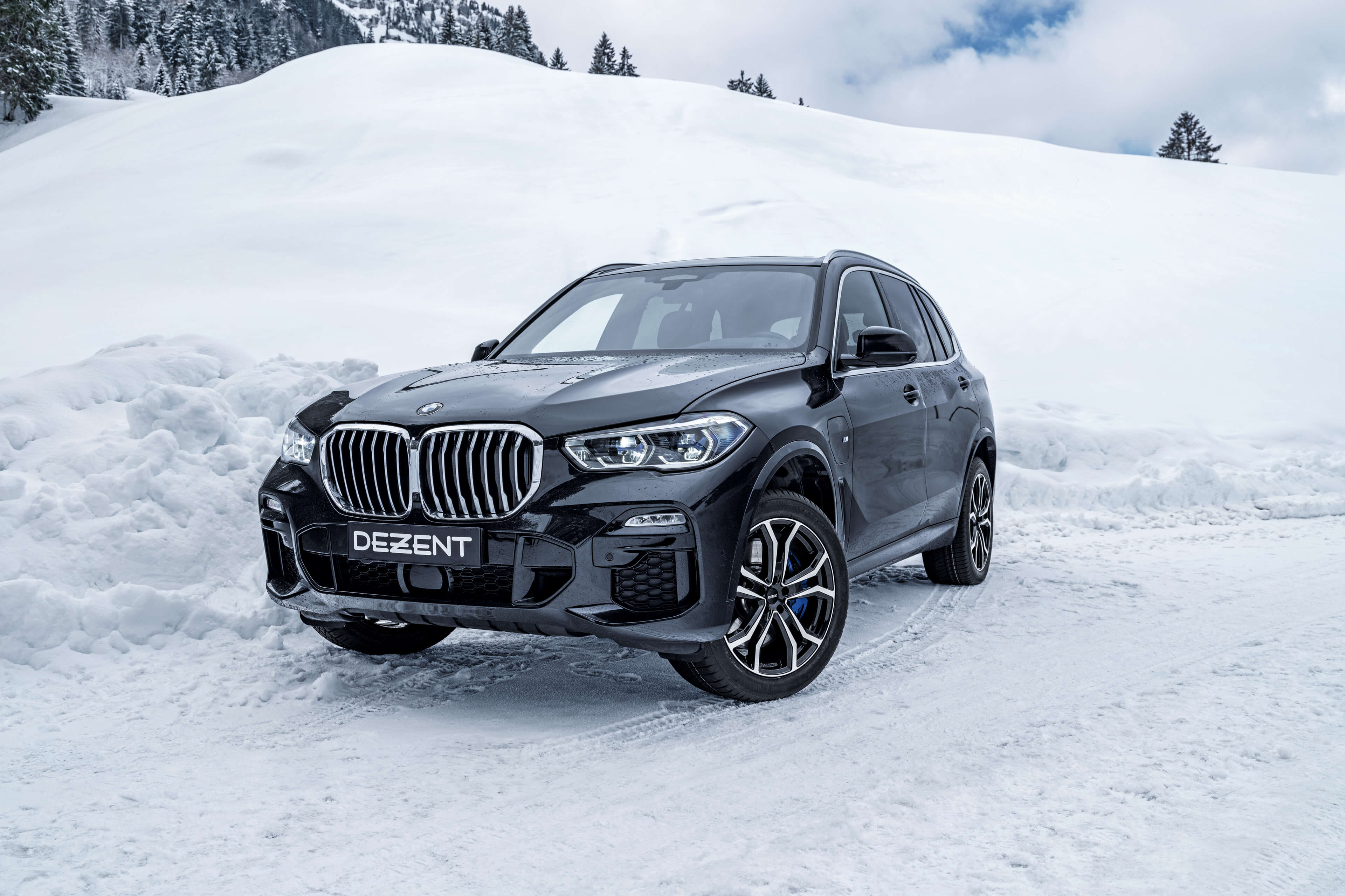 DEZENT TV dark BMW X5 frontal