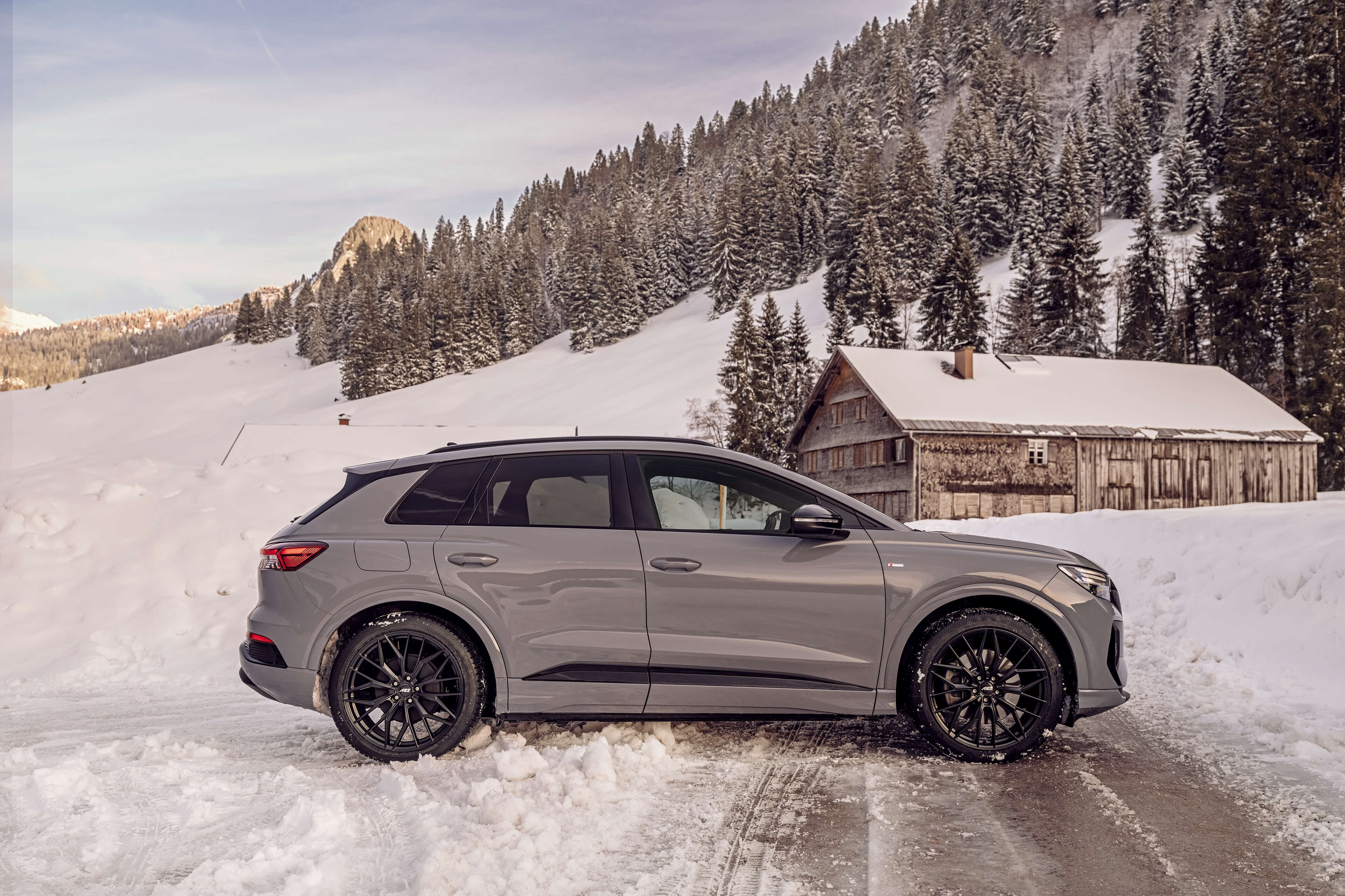 AEZ Porto black Audi Q4 e-tron side