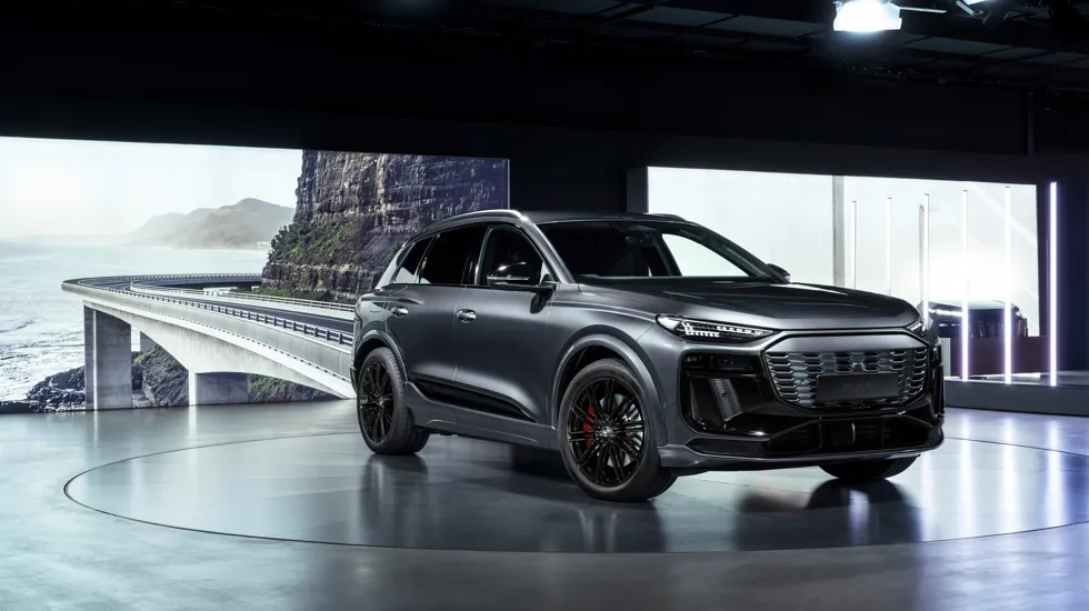 AUDI Q6 E Tron MAK LEIPZIG GLOSS BLACK (1)