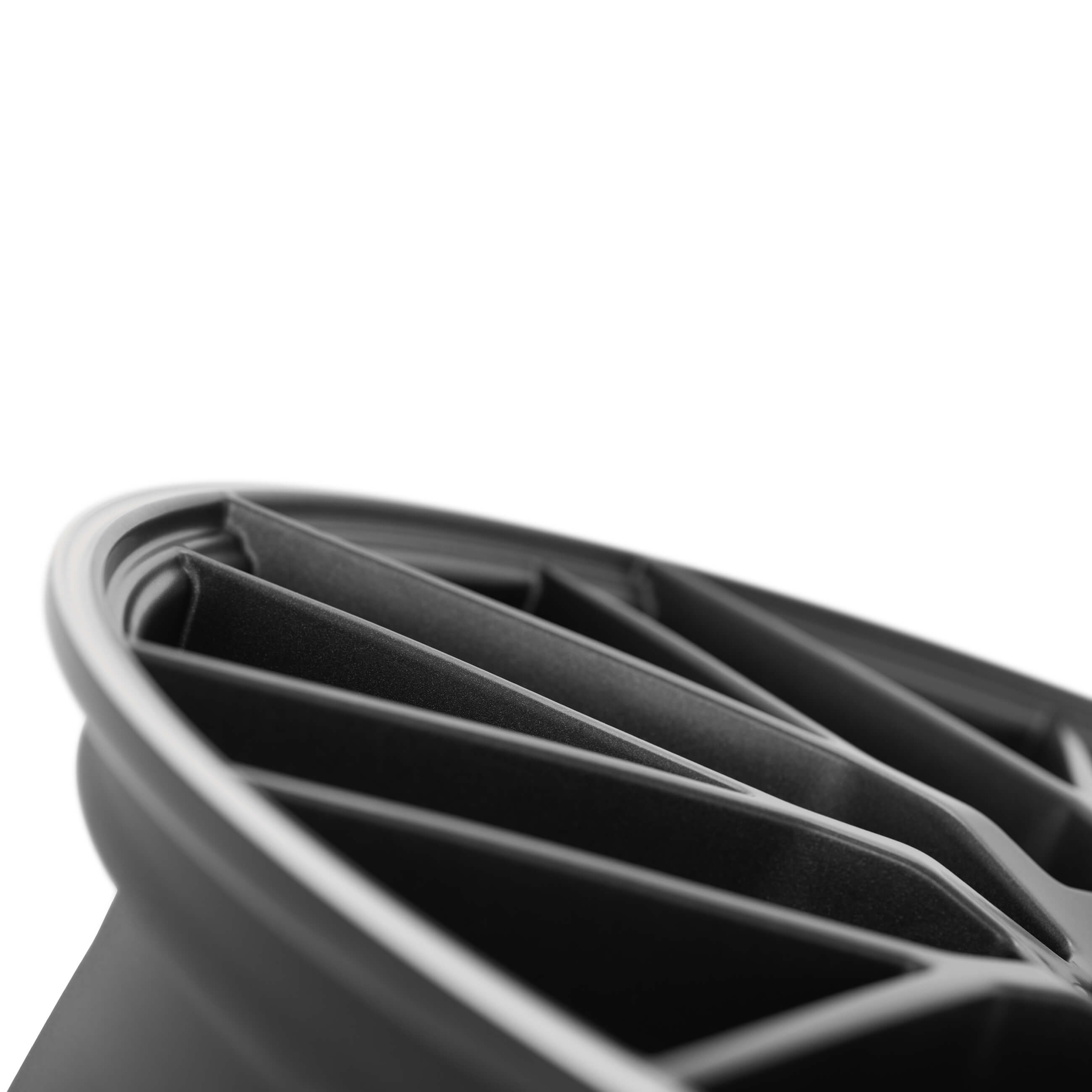 AEZ Crest dark alloy wheel detail close up wheel centre trend colour 