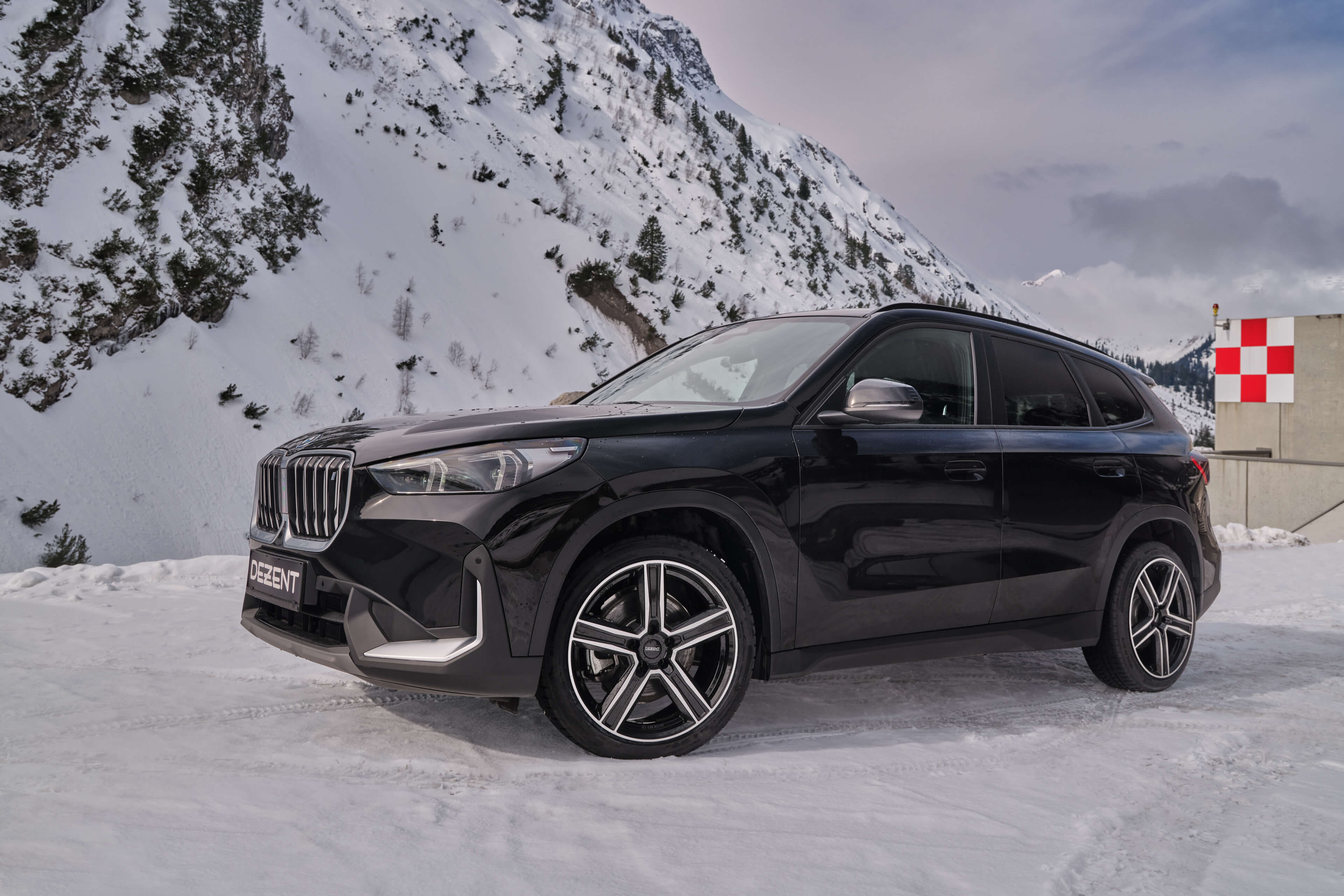 DEZENT KG Dark BMW X5 Seite
