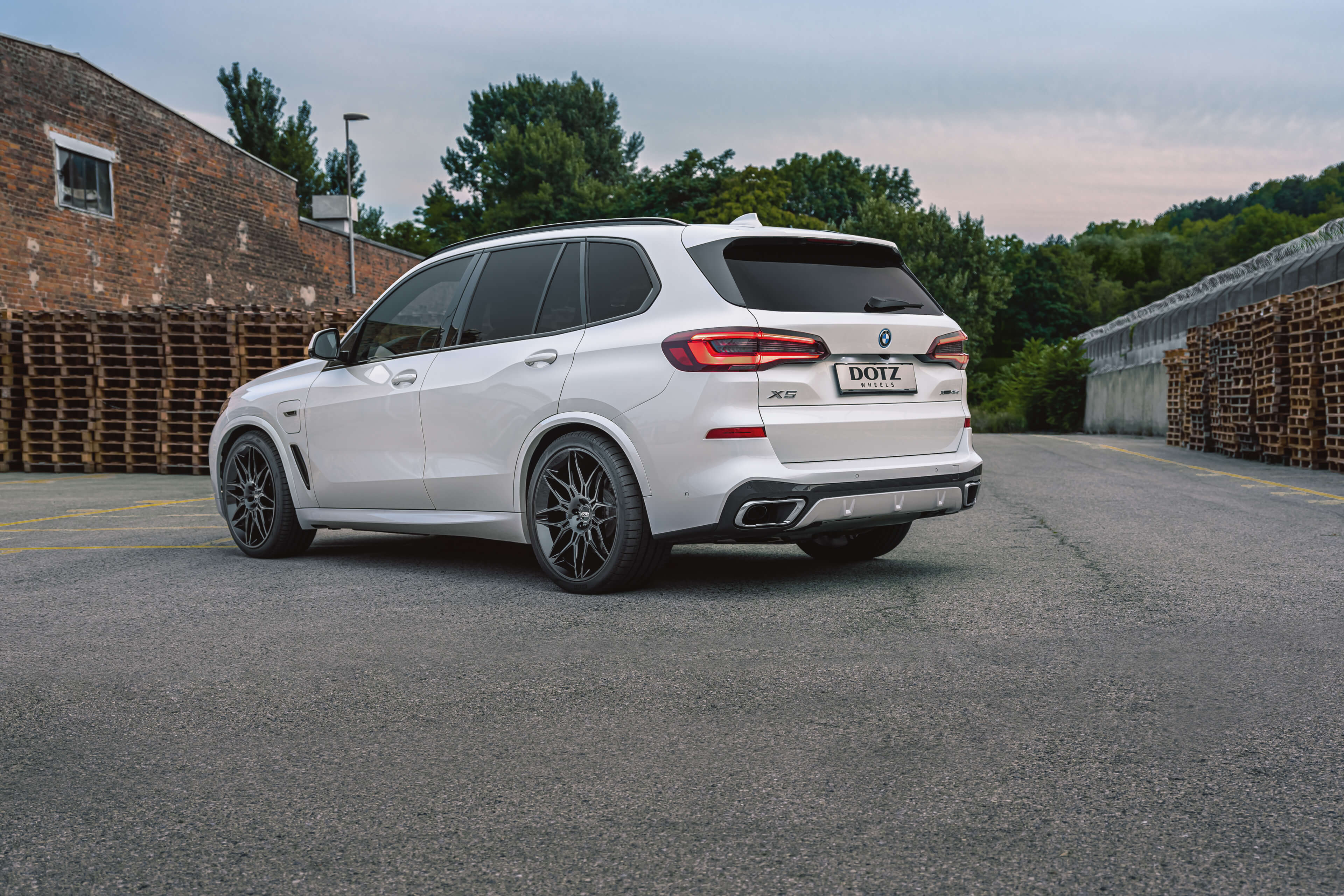 DOTZ LongBeach black BMW X5 rear