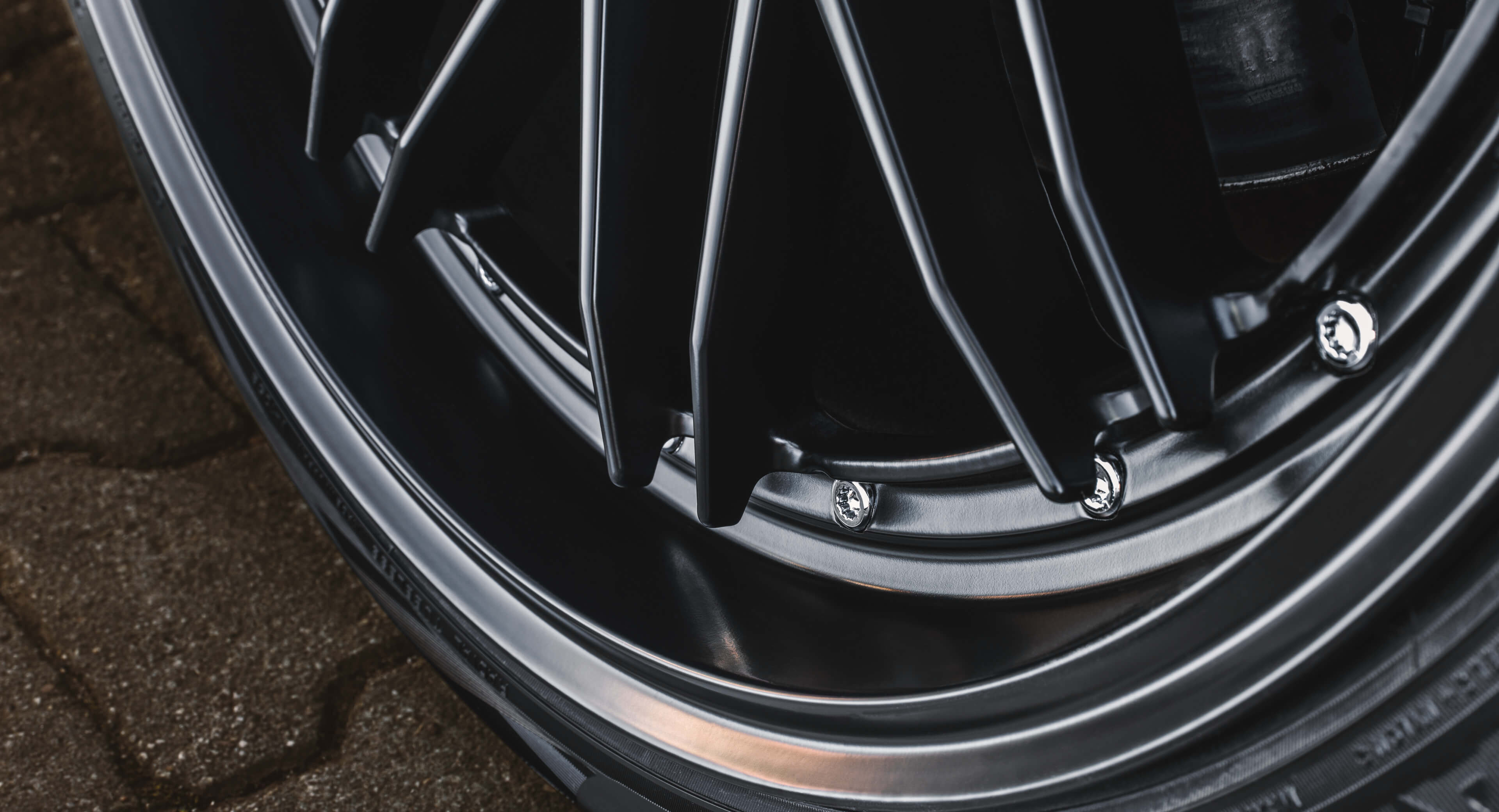 DOTZ Revvo black Audi TTRS detail