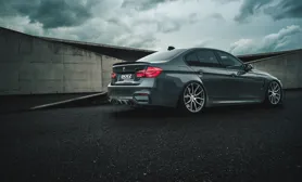 DOTZ Misano dark felni BMW 3 agresszív hatás