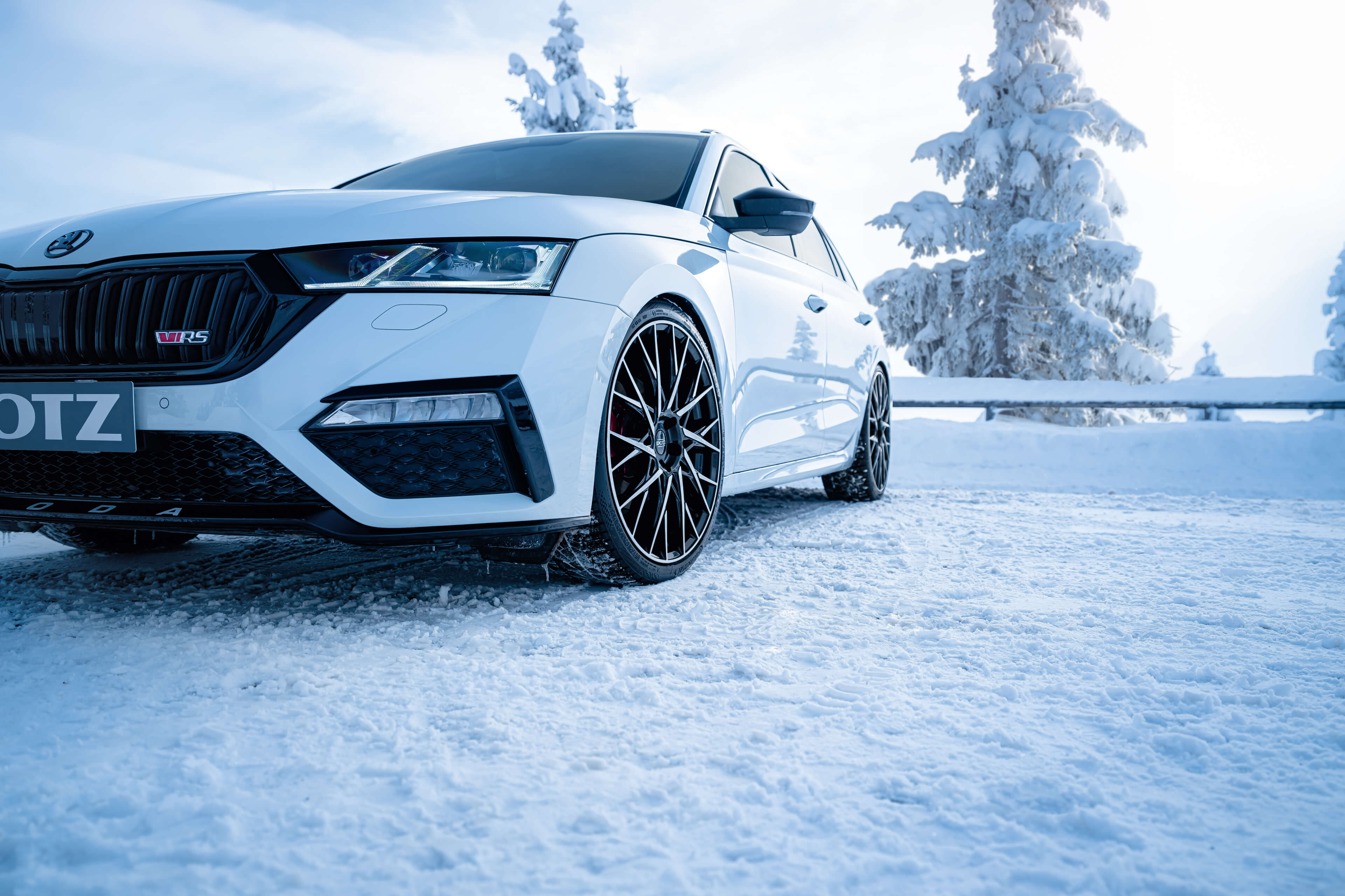 DOTZ Fuji dark Skoda Octavia frontal