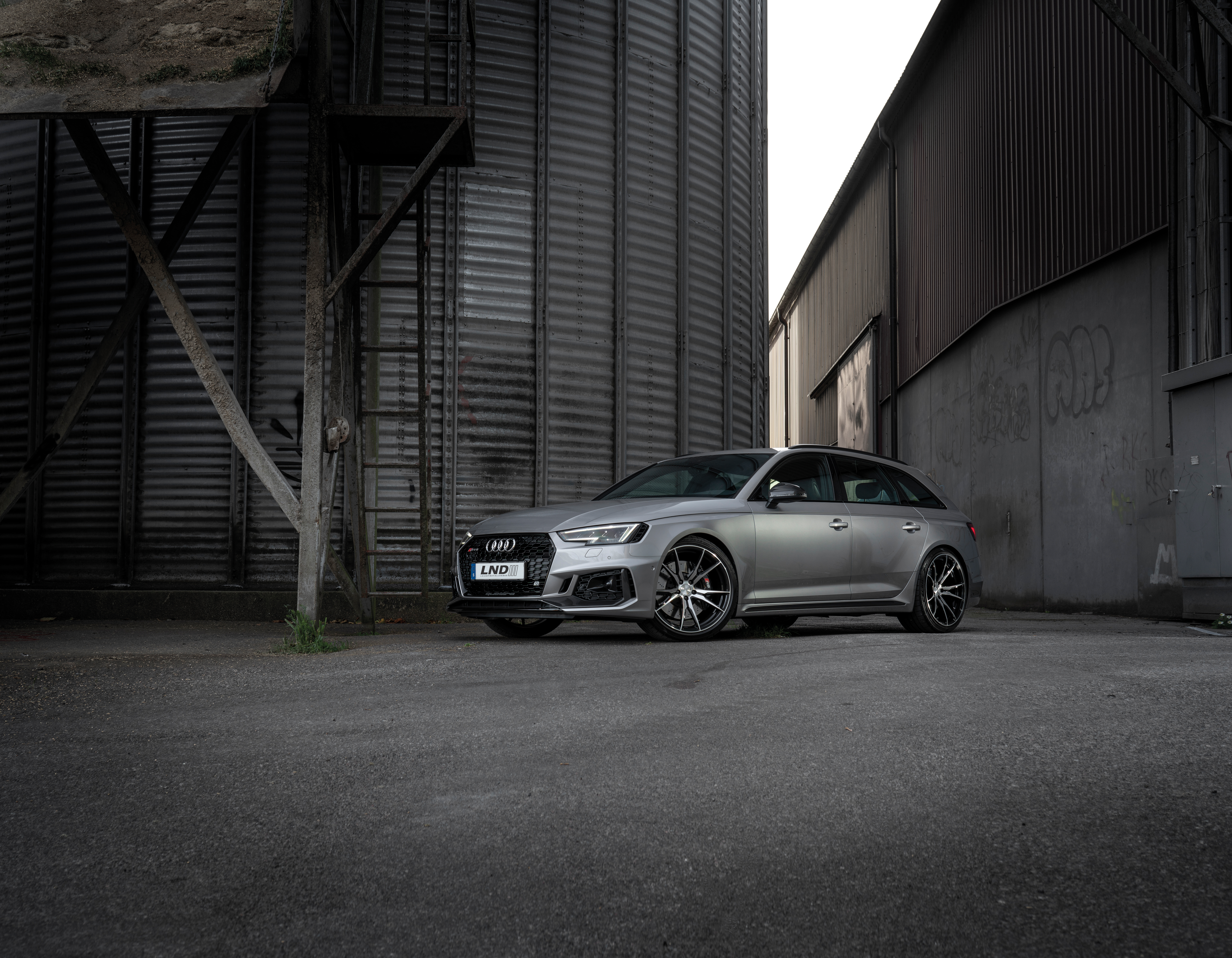 Audi RS4 Med LND R10 03 EDIT